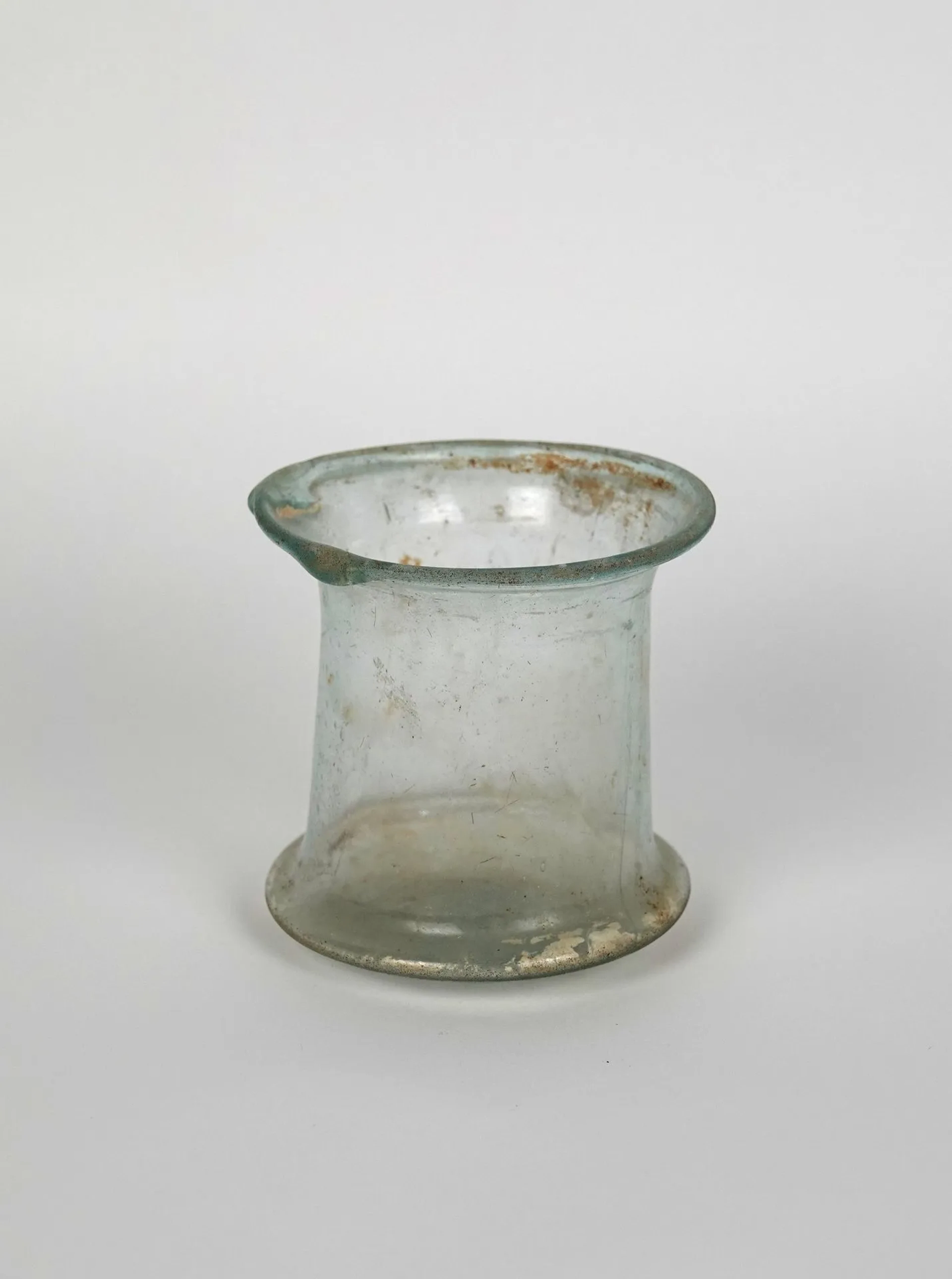 Carchésium (drinking cup) with a concave base - Lot 255