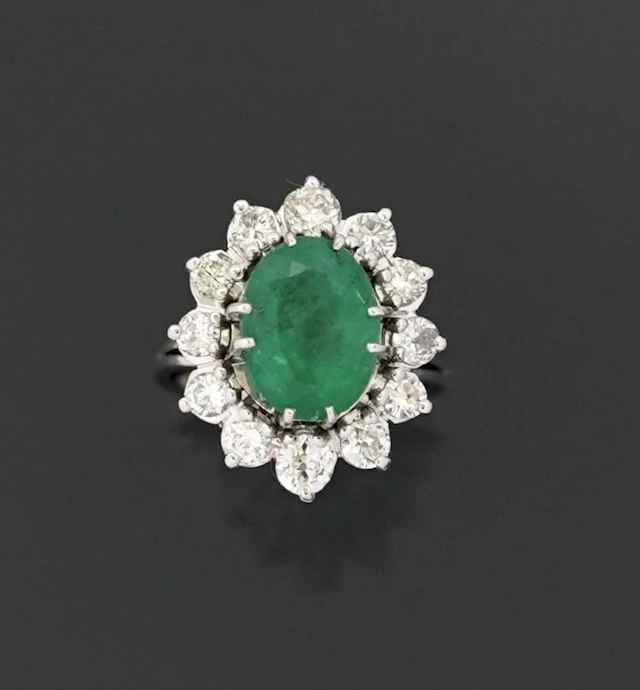 A daisy ring in 18k white gold (750 parts per thousand) and - Lot 331