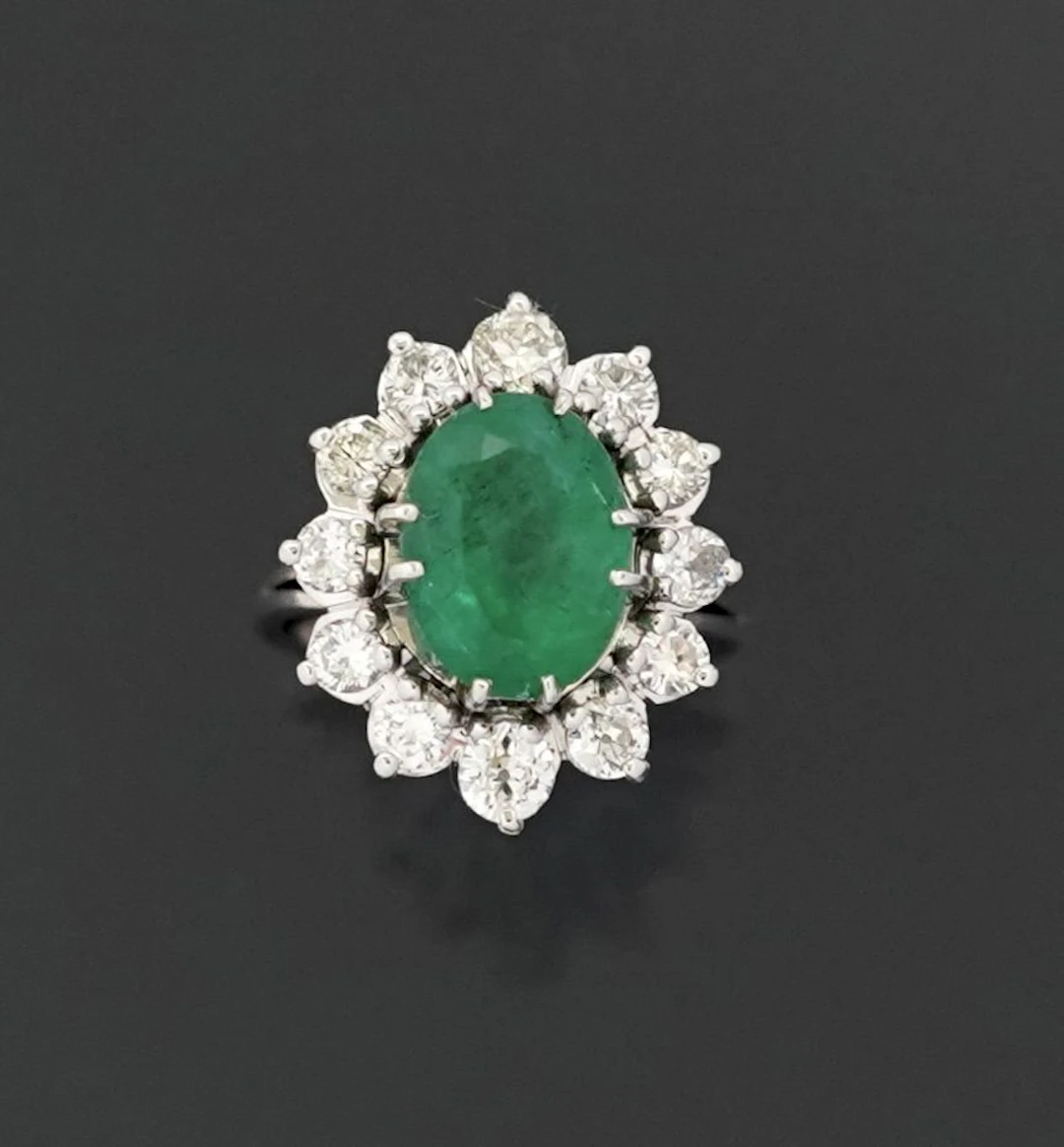 A daisy ring in 18k white gold (750 parts per thousand) and - Lot 331