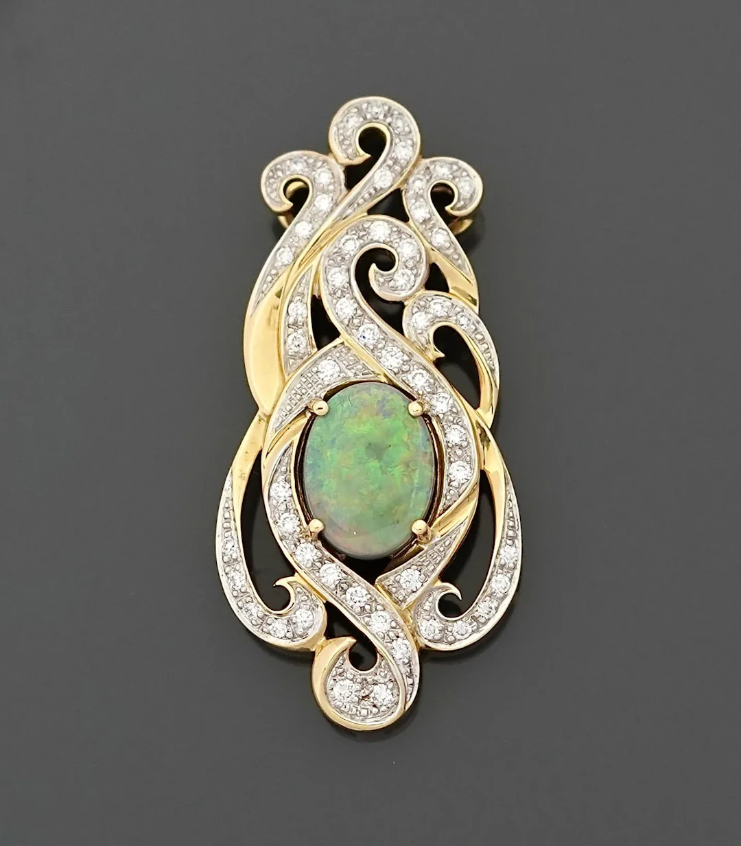 A striking Art Nouveau-style pendant in 18K yellow gold (750 - Lot 174