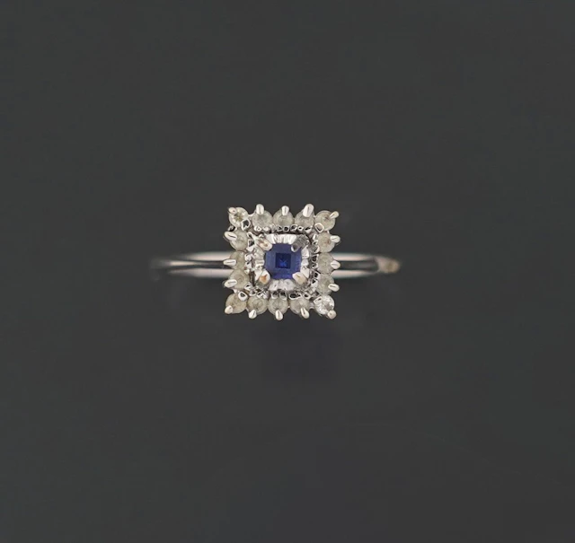 18K white gold ring (750 parts per thousand), featuring a sq - Lot 121