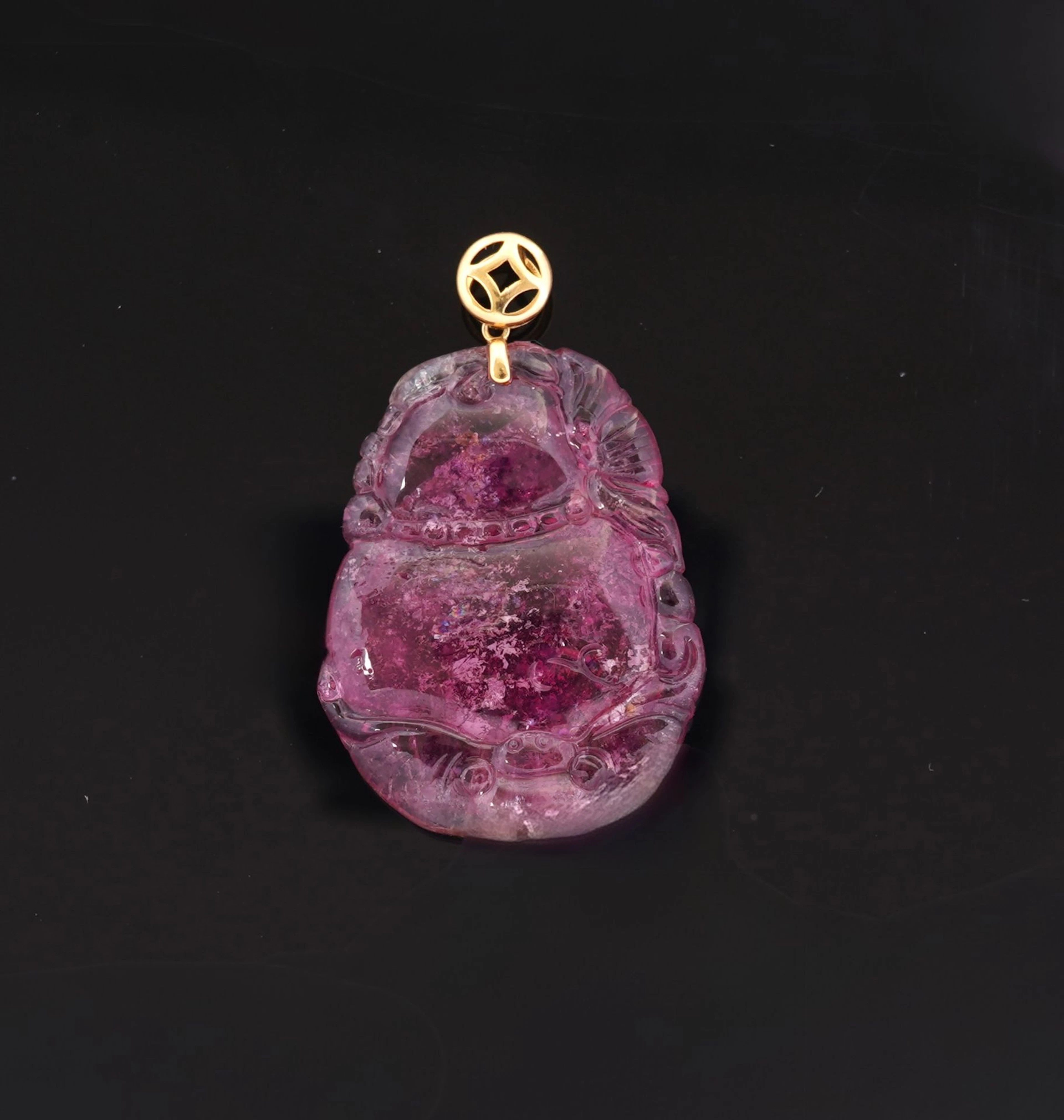 Pink tourmaline pendant with an openwork bail in 18K yellow - Lot 151