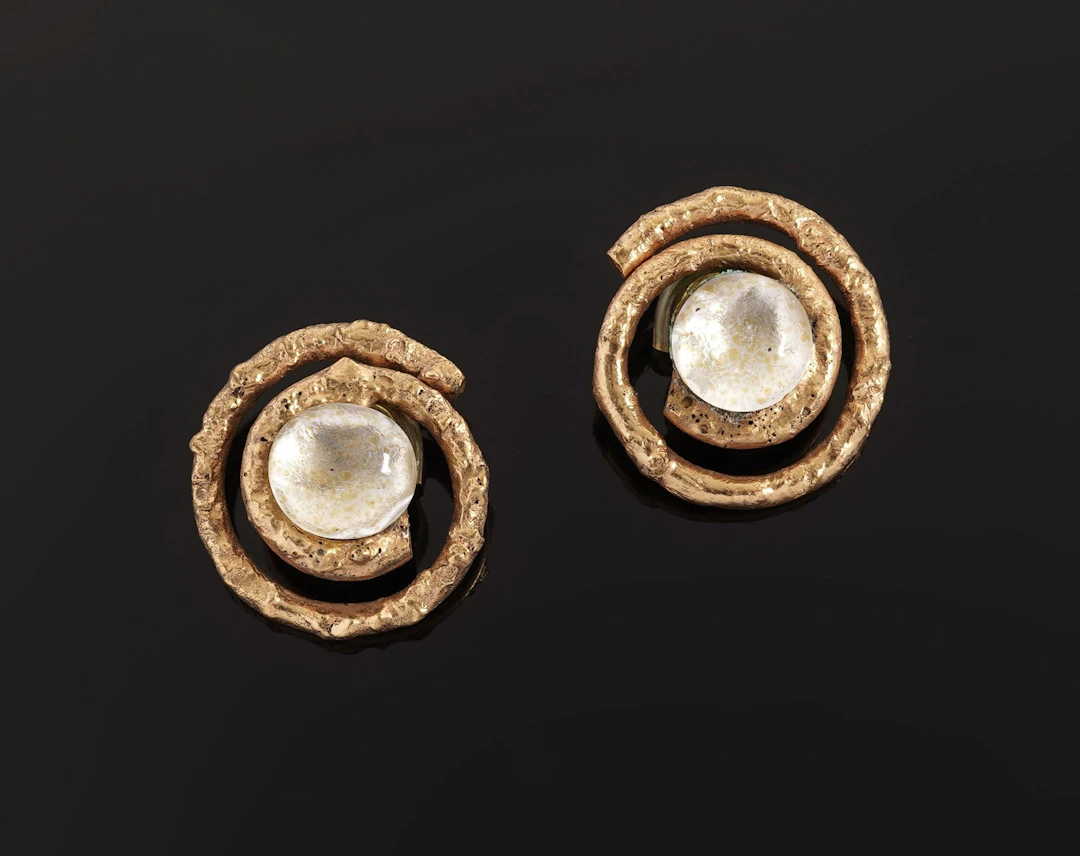 A pair of gold-tone metal ear clips in a spiral design, ador - Lot 59