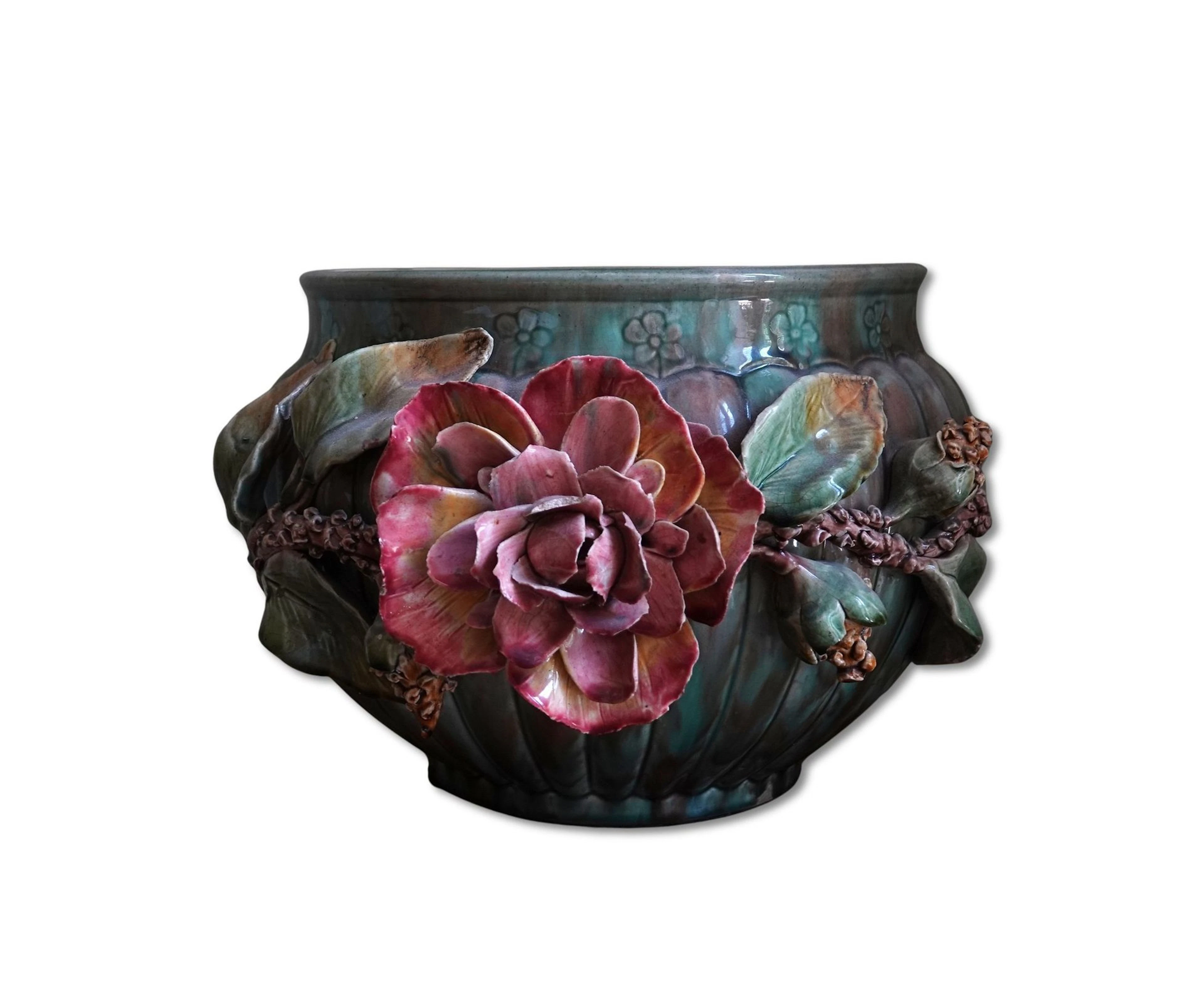 Large slip-glazed planter with floral motifs - Lot 606
