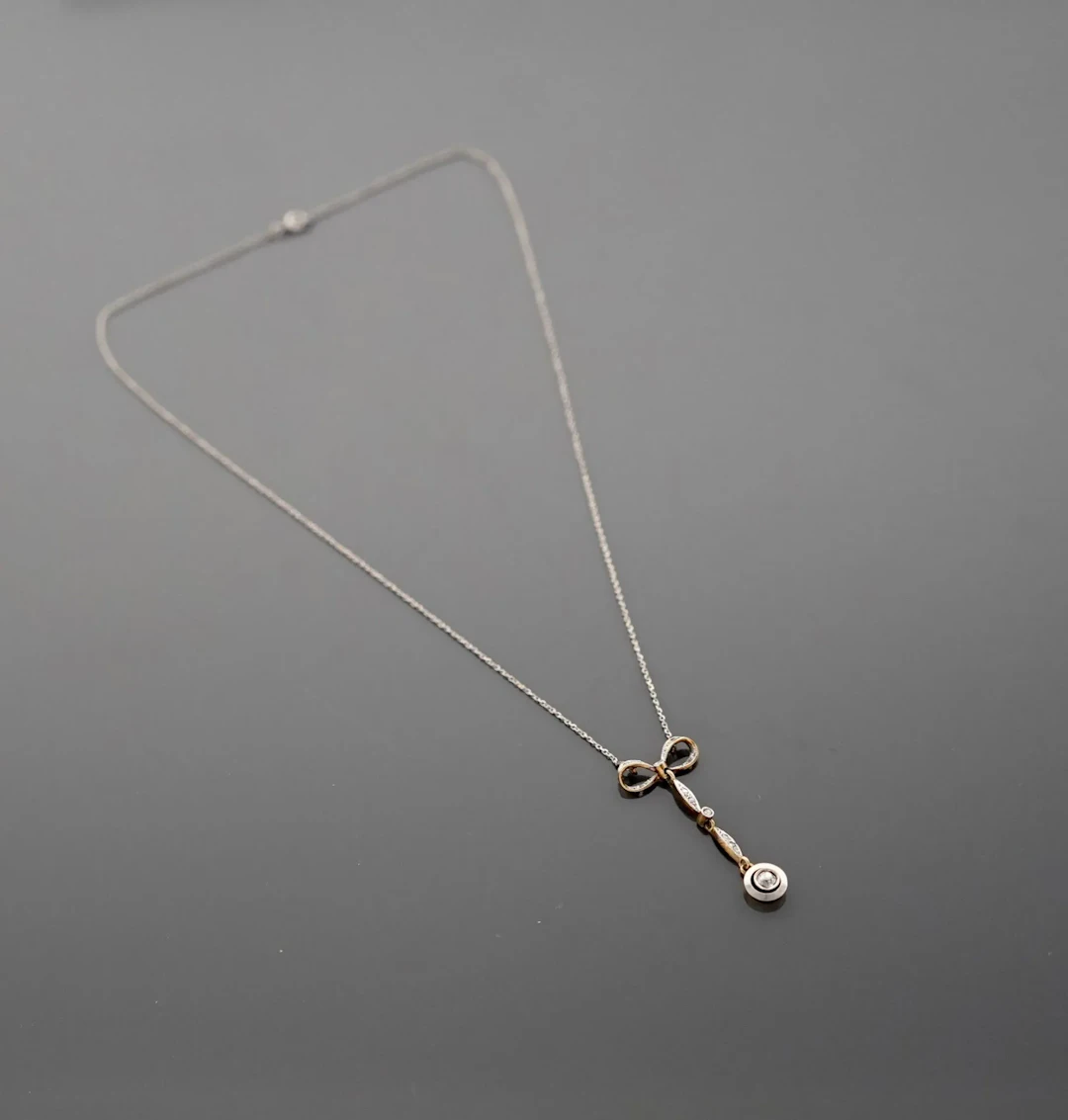 An 18K yellow gold (750 parts per thousand) and platinum (85 - Lot 133