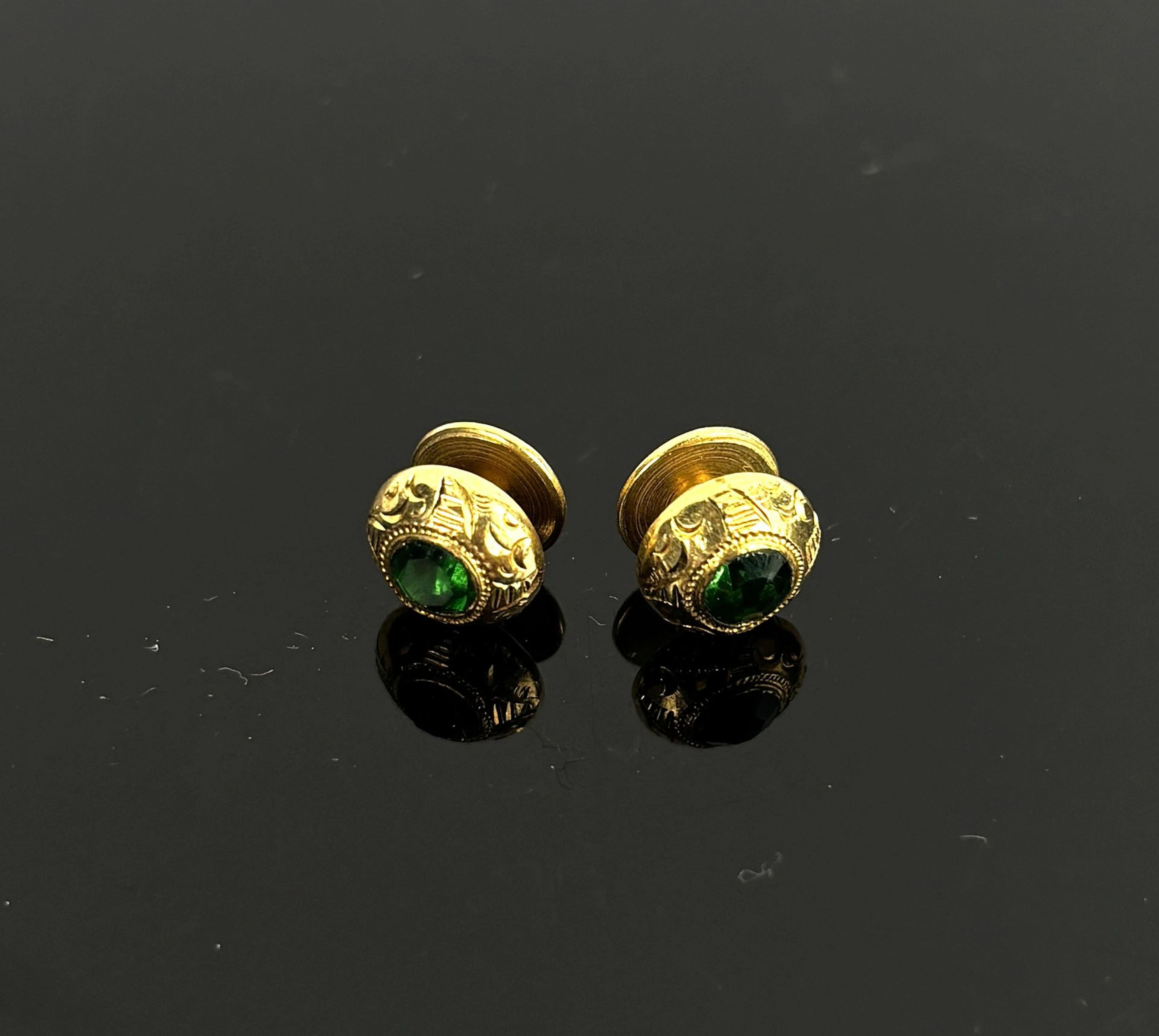 Two 18k yellow gold (750) lapel buttons set with green stone - Lot 168