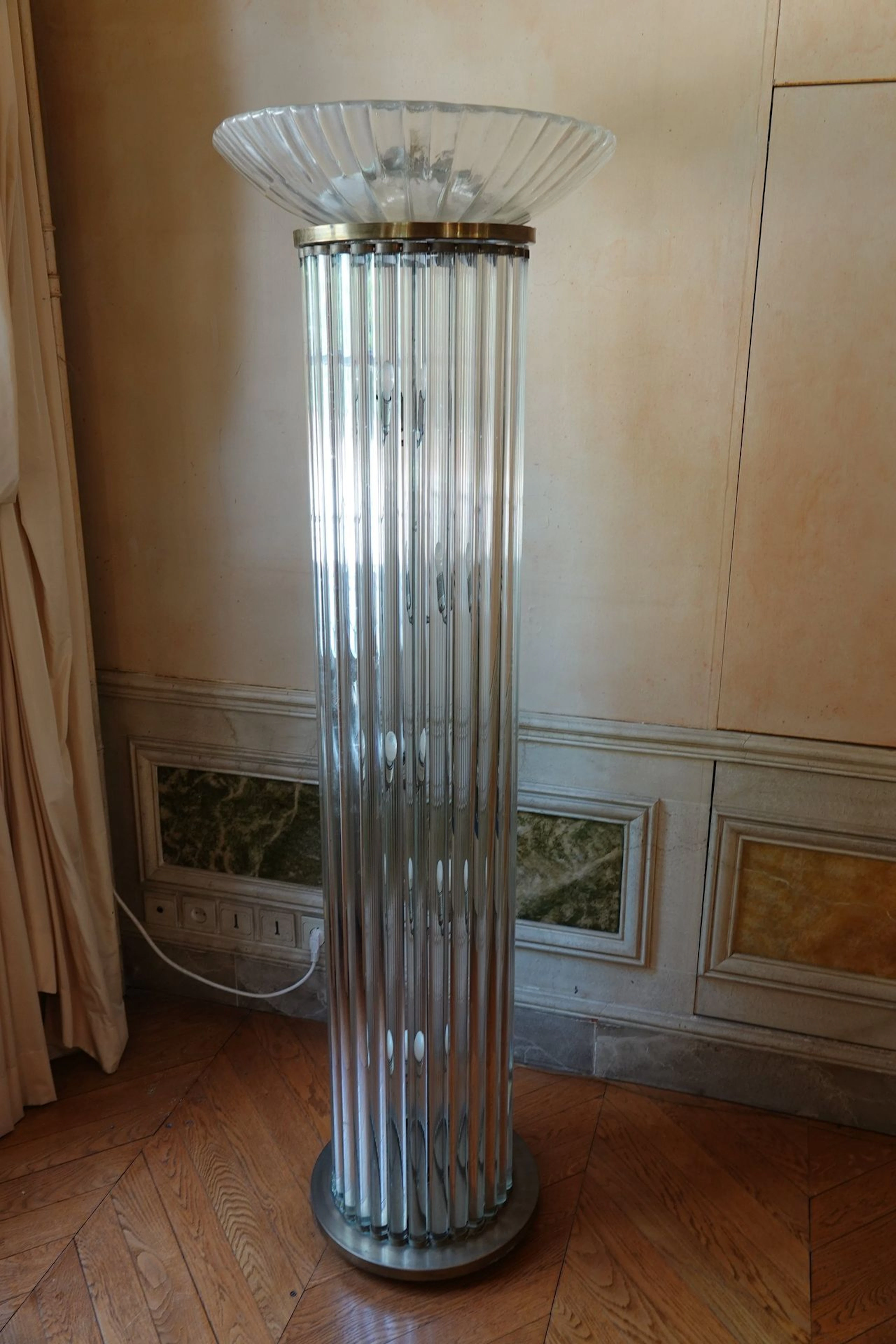 Set of four floor lamps with a gilded bronze and brass frame - Lot 625