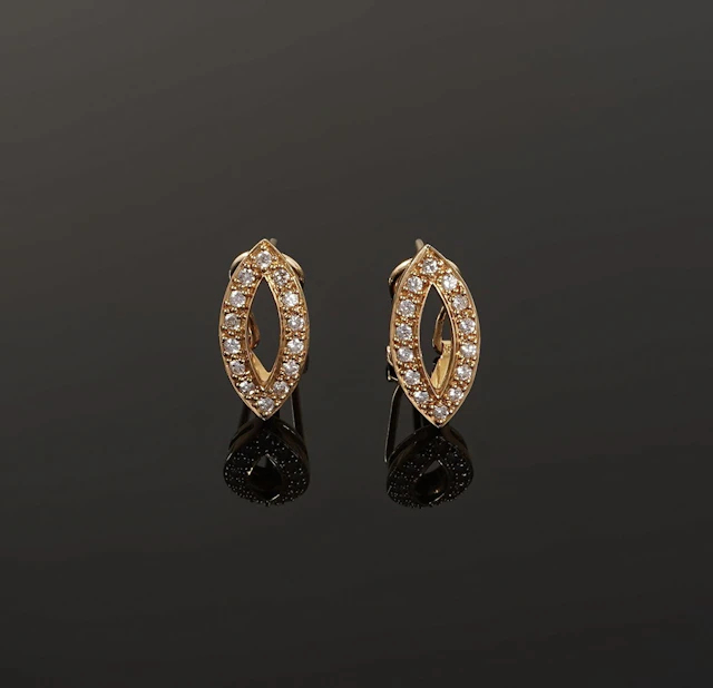 Pair of 18k yellow gold (750) clip-on earrings featuring an - Lot 114