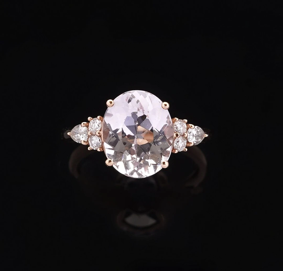 18k rose gold ring (750) set with a pale pink morganite weig - Lot 210