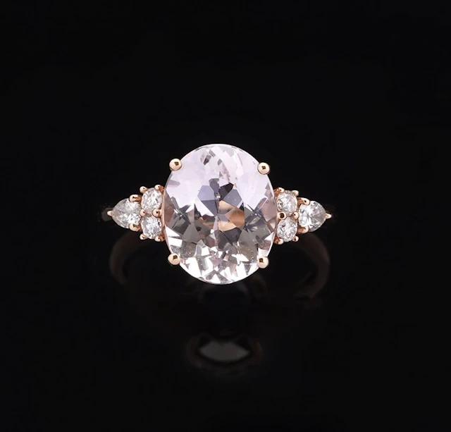 18k rose gold ring (750) set with a pale pink morganite weig - Lot 210