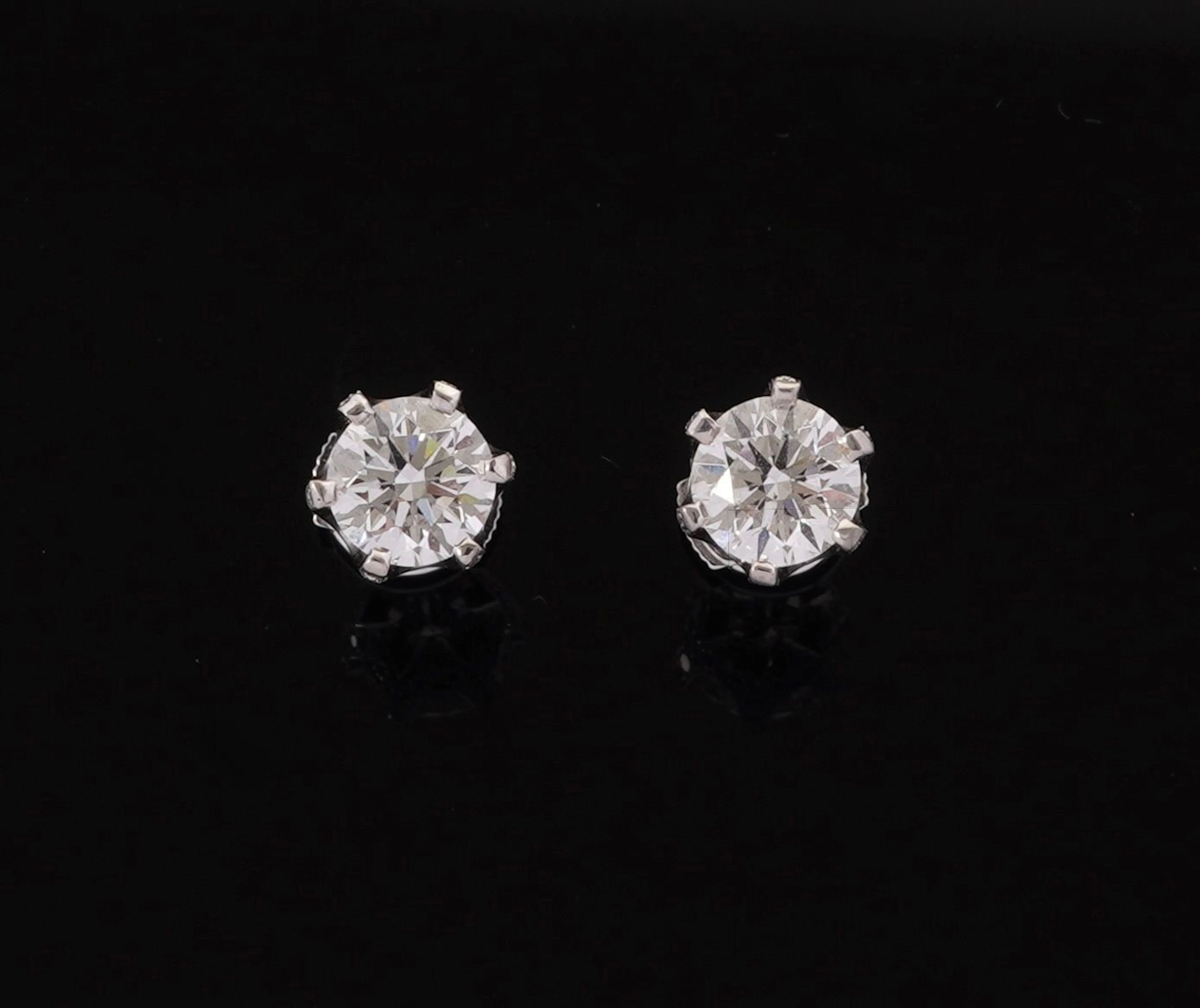 A pair of 18k white gold stud earrings, each set with a mode - Lot 312