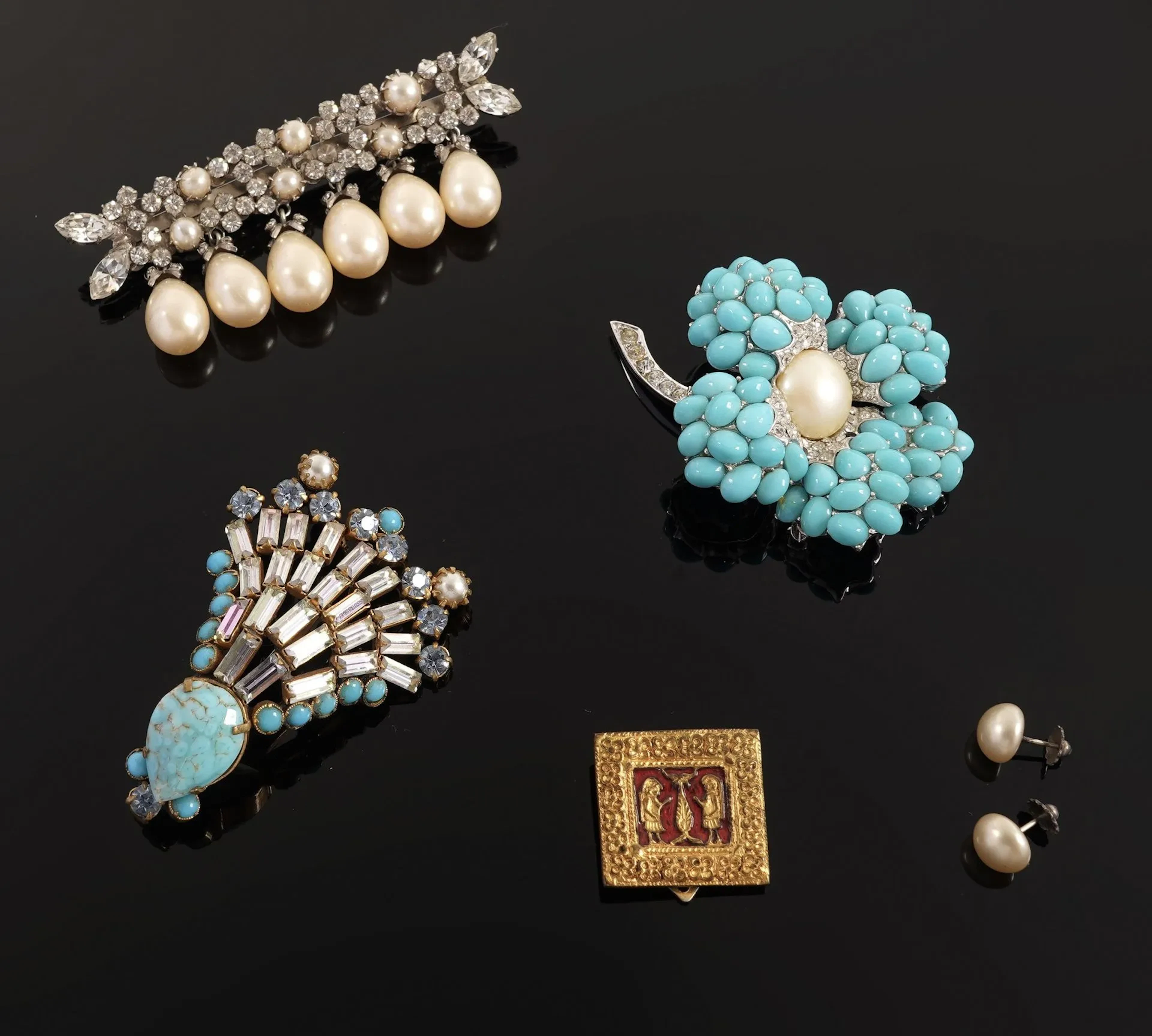 A set of five pieces of costume jewelry consisting of: - Lot 60
