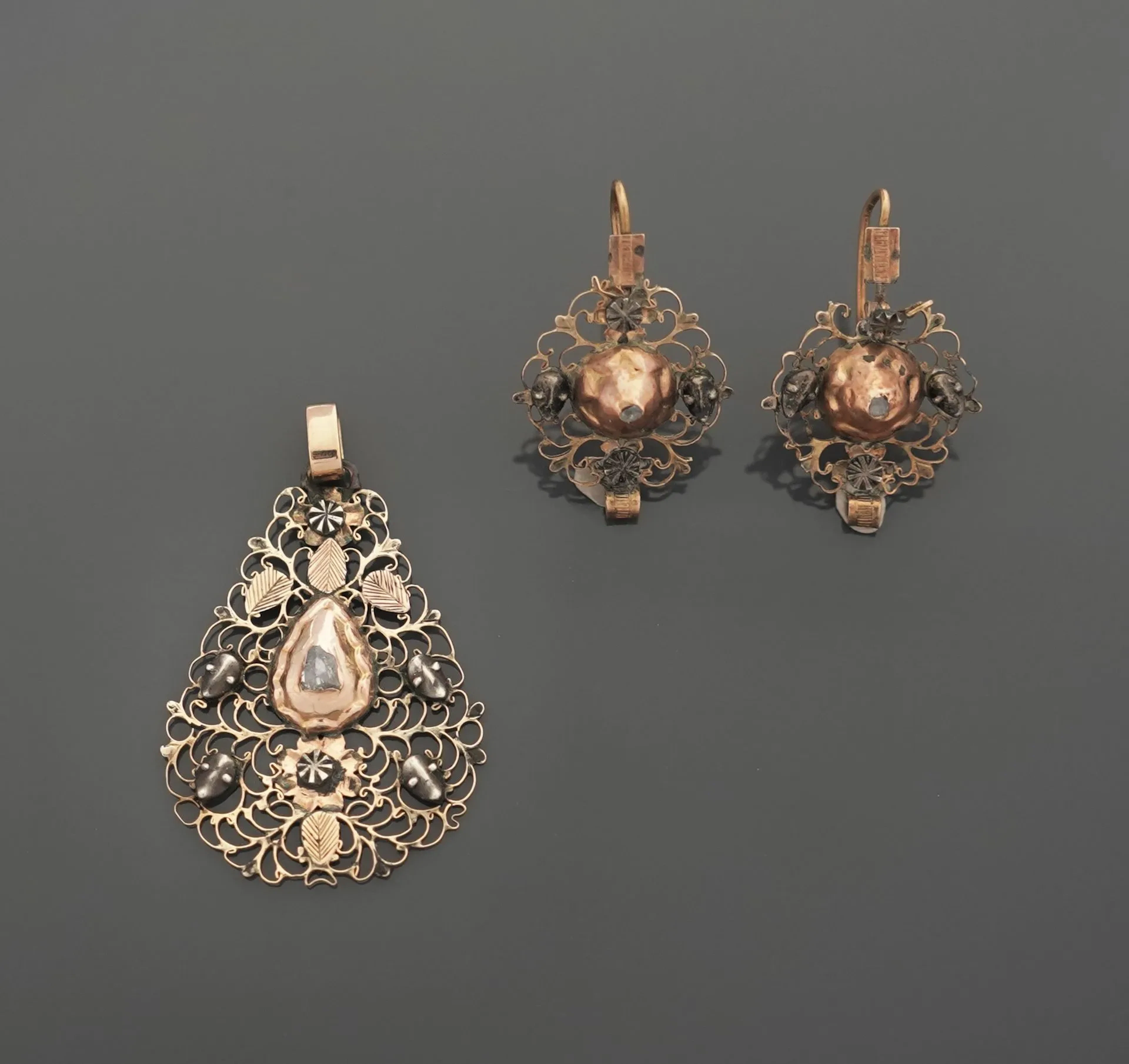 A matching set in 18k rose gold (750 fineness) consisting of - Lot 164