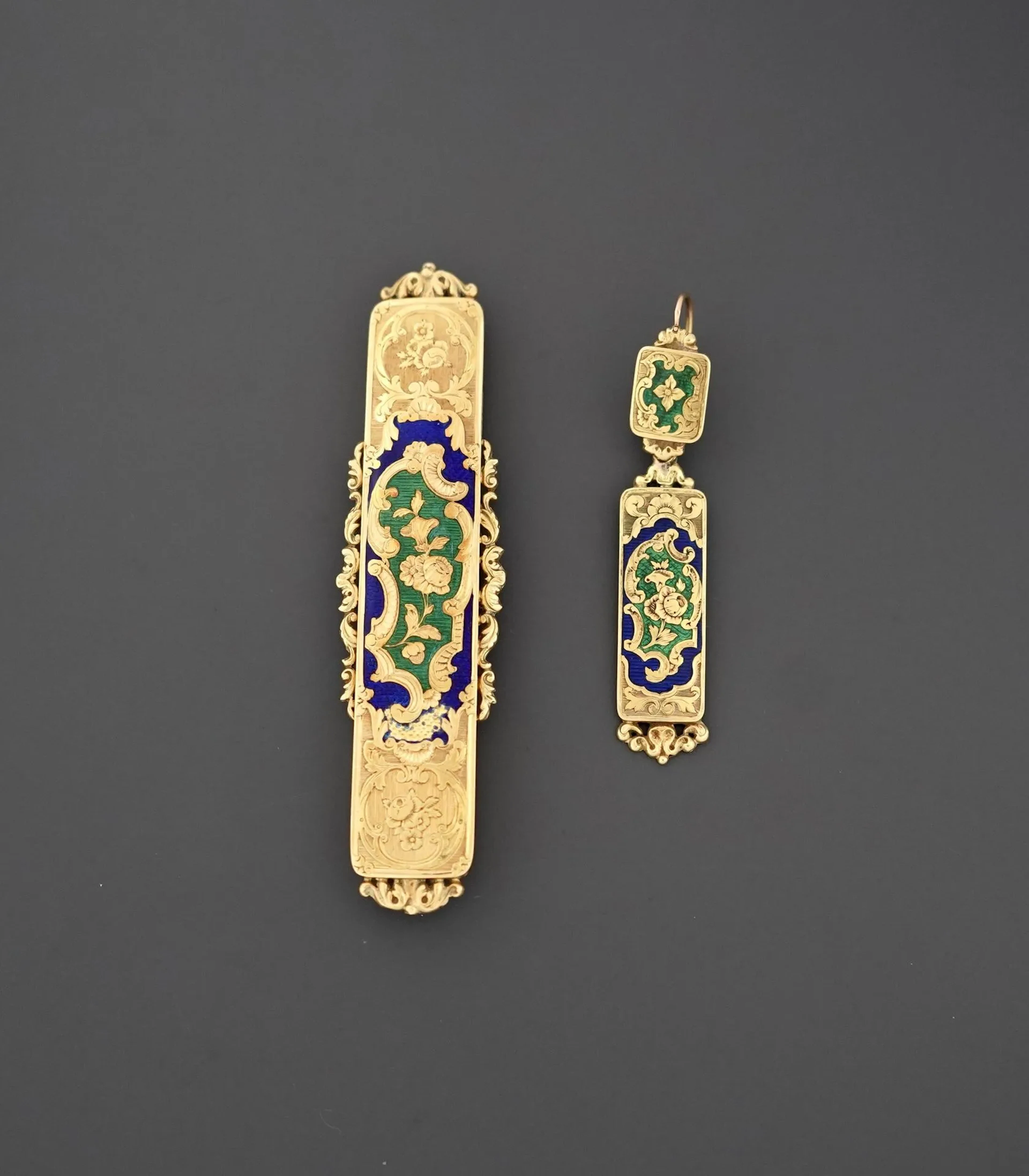 Remarkable and moving belt buckle in gold-coated silver supe - Lot 102