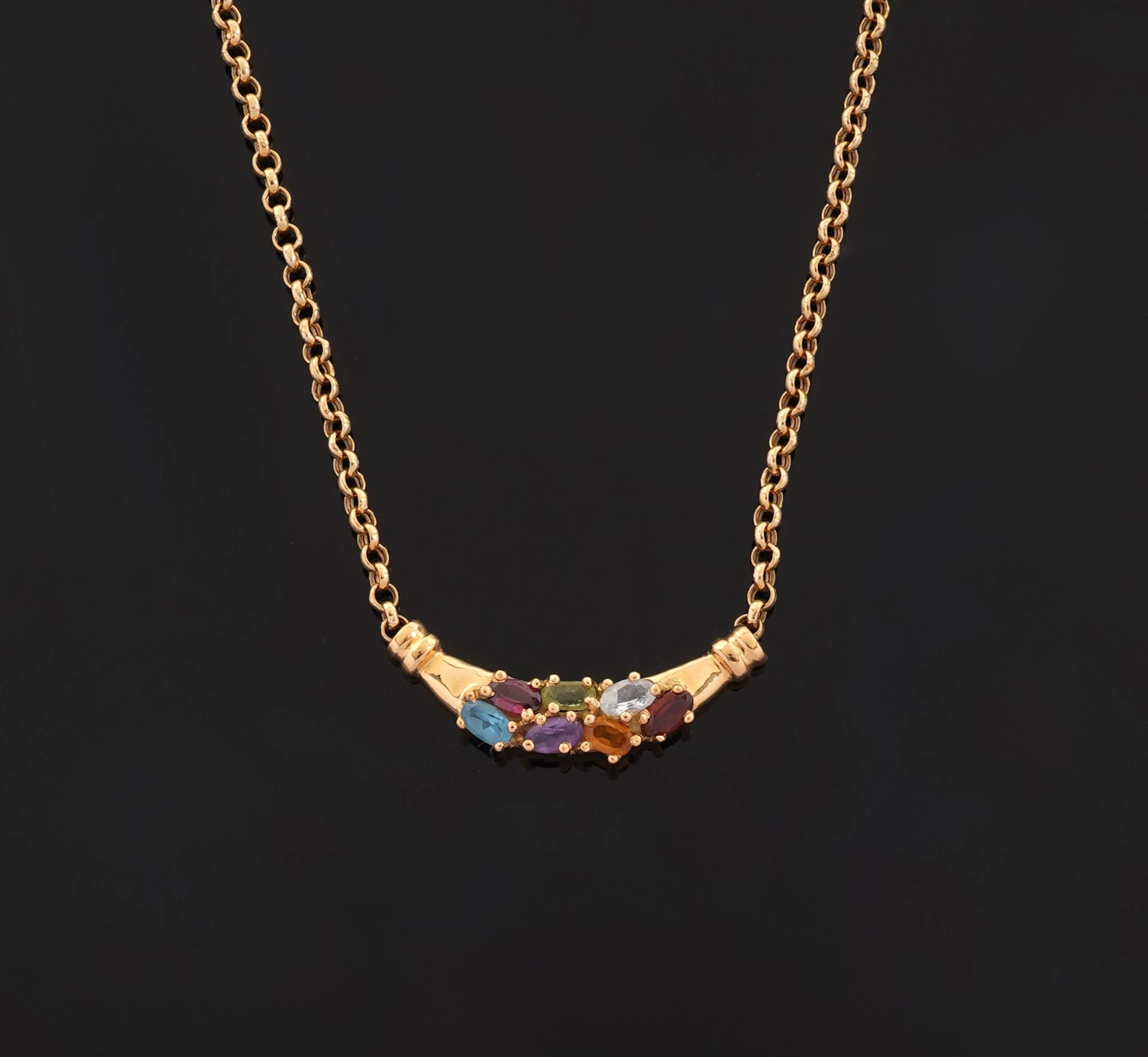 An 18k yellow gold necklace (750 parts per thousand) featuri - Lot 230