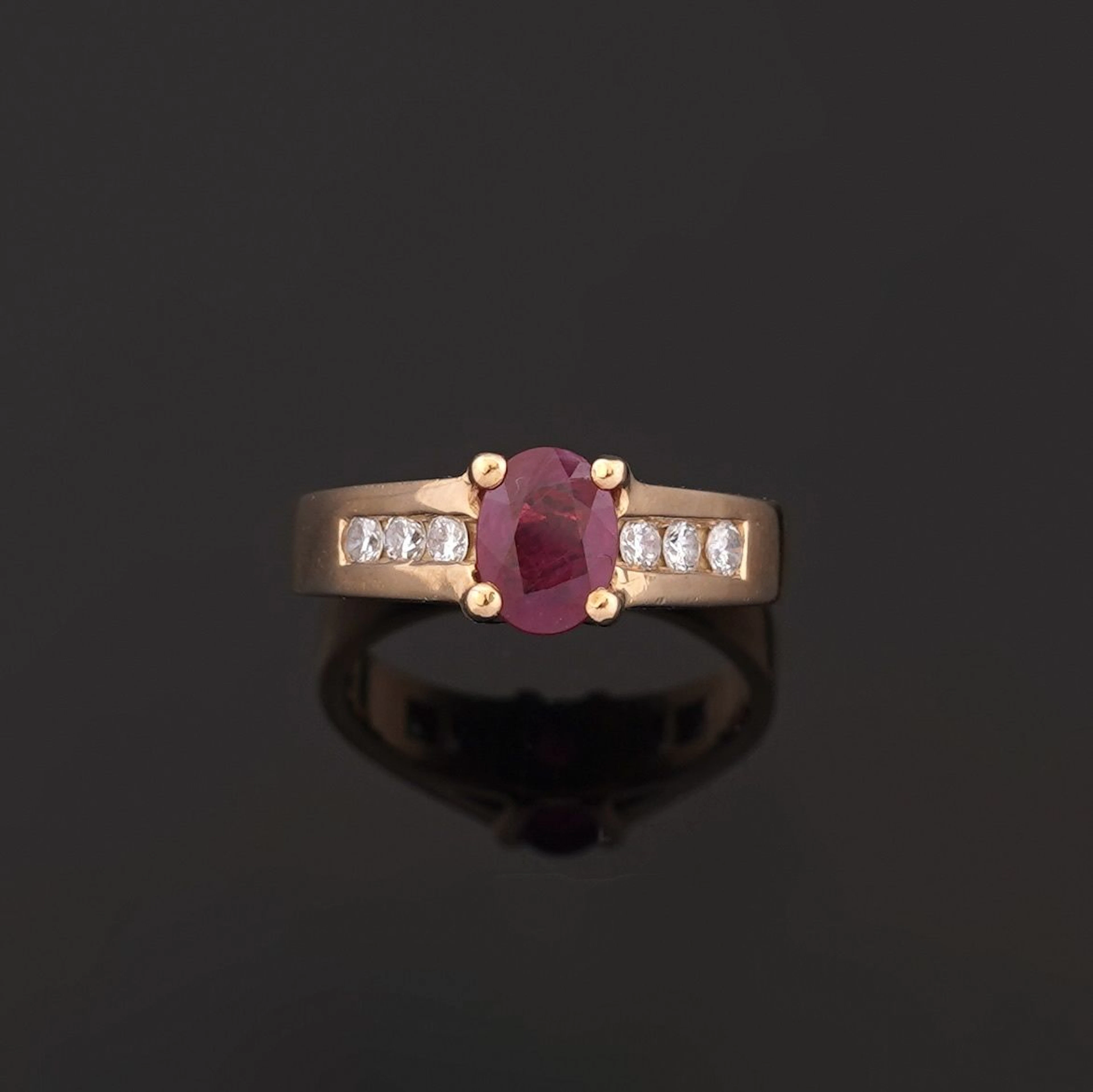 18k yellow gold ring (750 parts per thousand) set with an ov - Lot 295