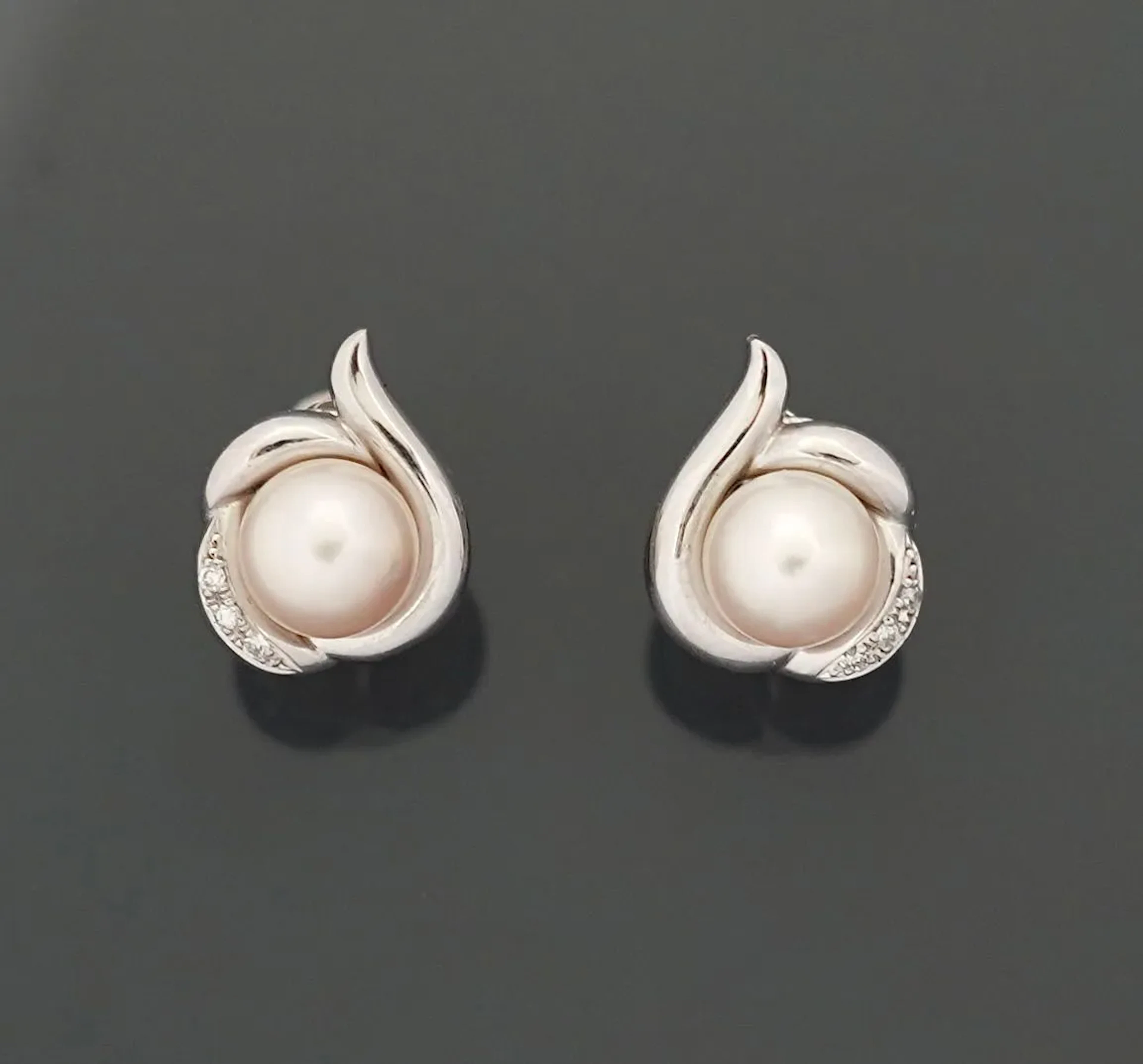 Delicate pair of ear clips in rhodium-plated 14K 585 thousan - Lot 212