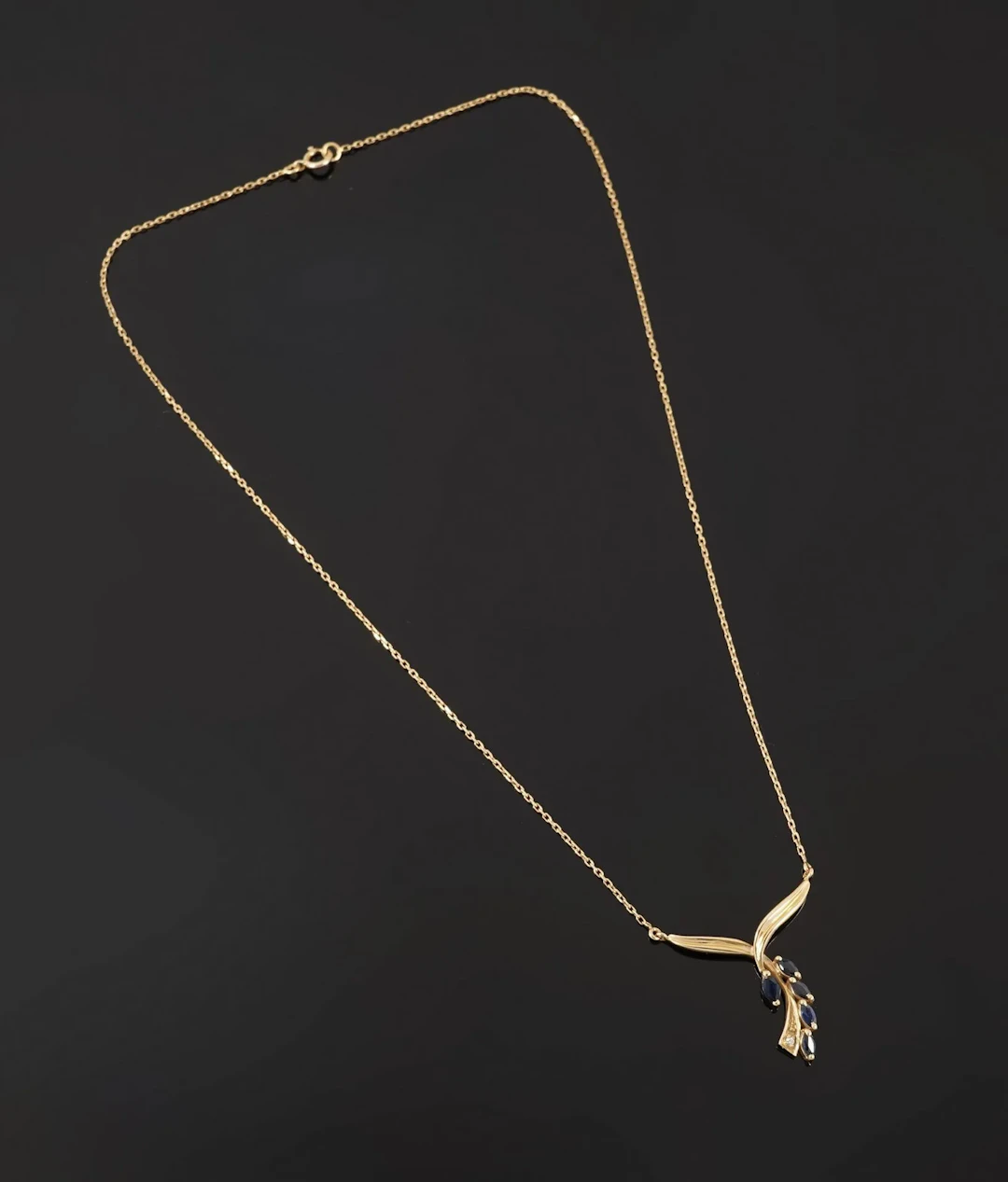 An 18k yellow gold (750) necklace consisting of a forçat-lin - Lot 111