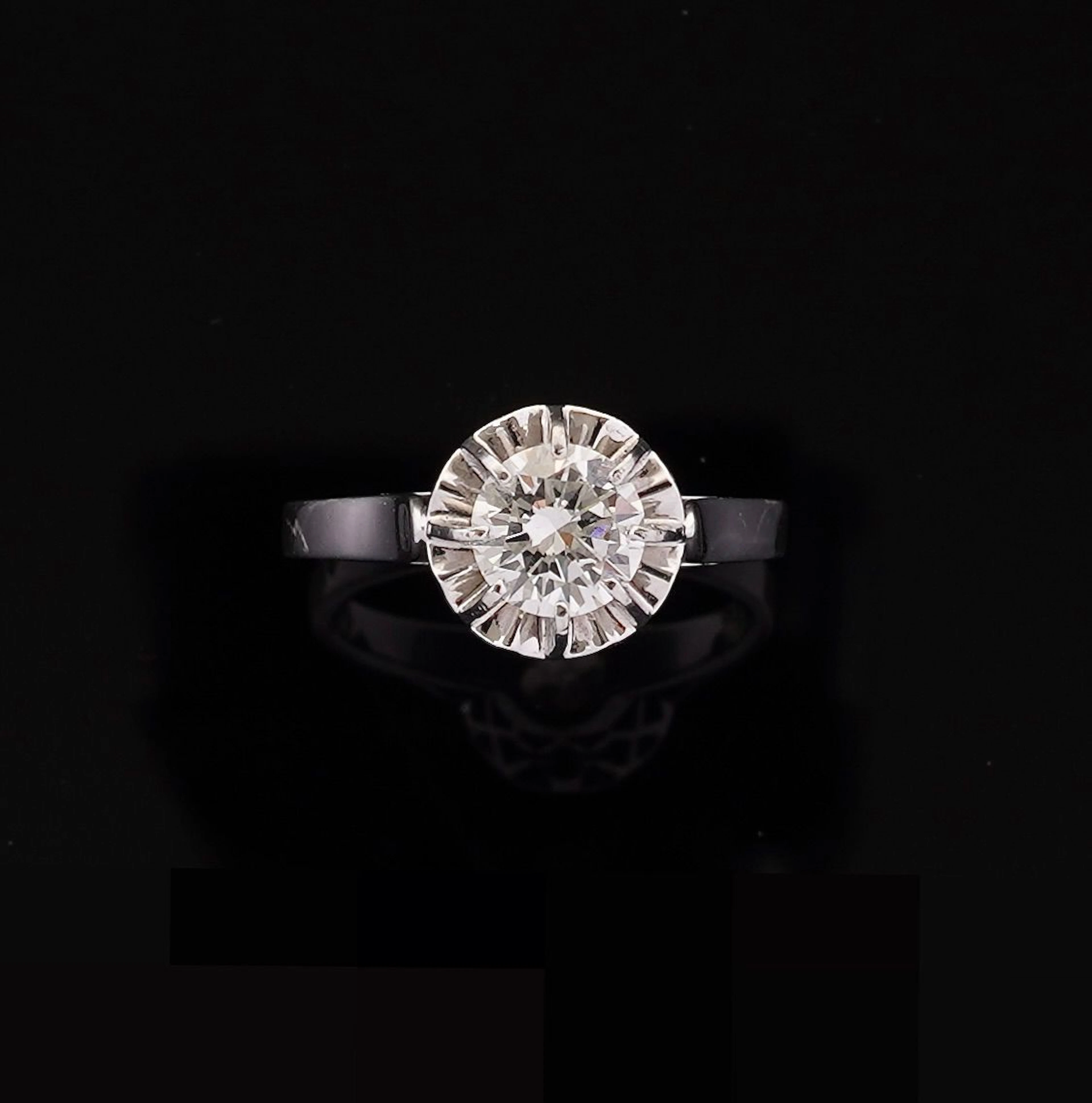 A solitaire ring in 18K white gold (750) and platinum (850), - Lot 313