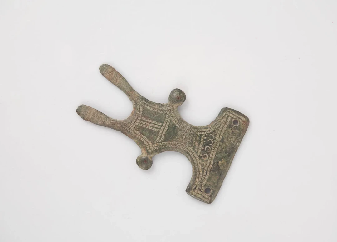 Rare Celtic belt buckle with a design of stamped grenetis of - Lot 262