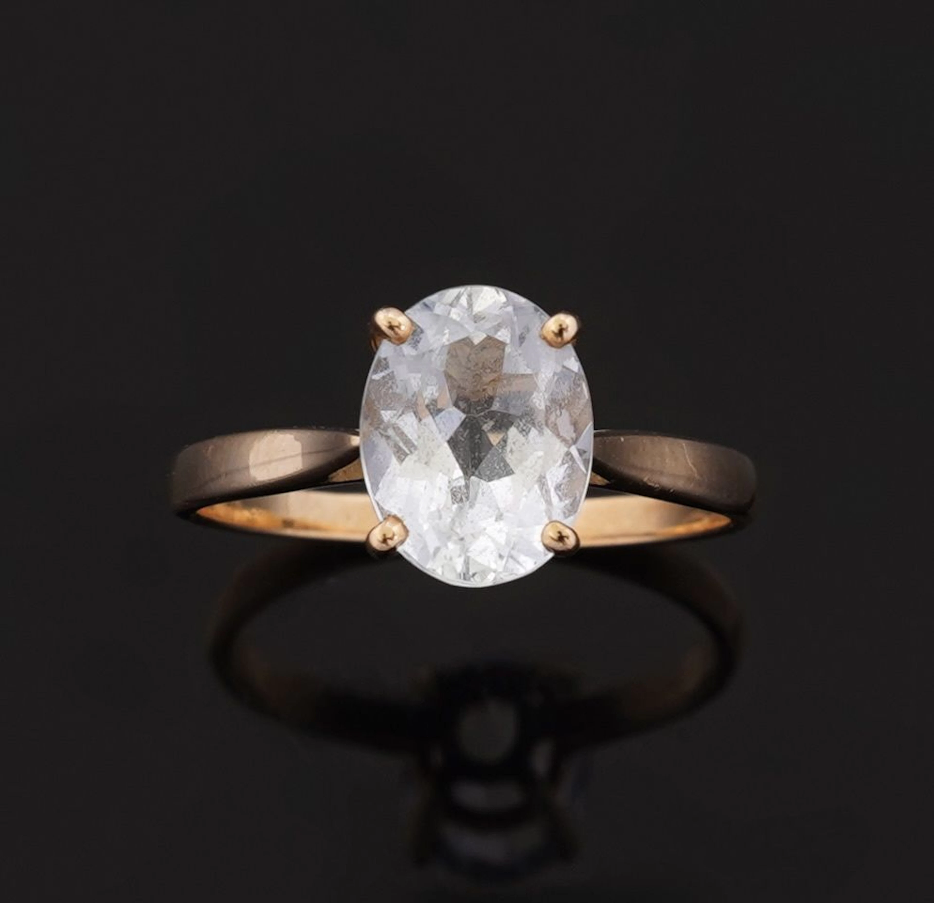 18k yellow gold ring (750 parts per thousand) set with a pal - Lot 187