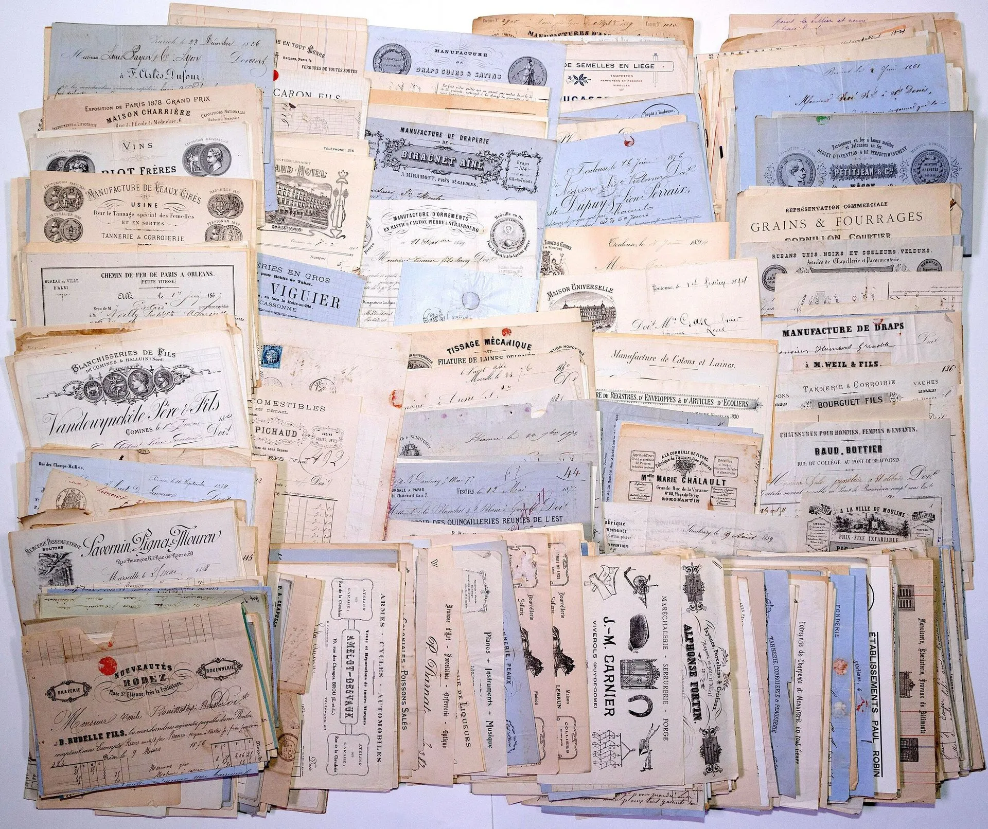 FRANCE BILLS. COMMERCE. Collection of over 750 Invoices from - Lot 642