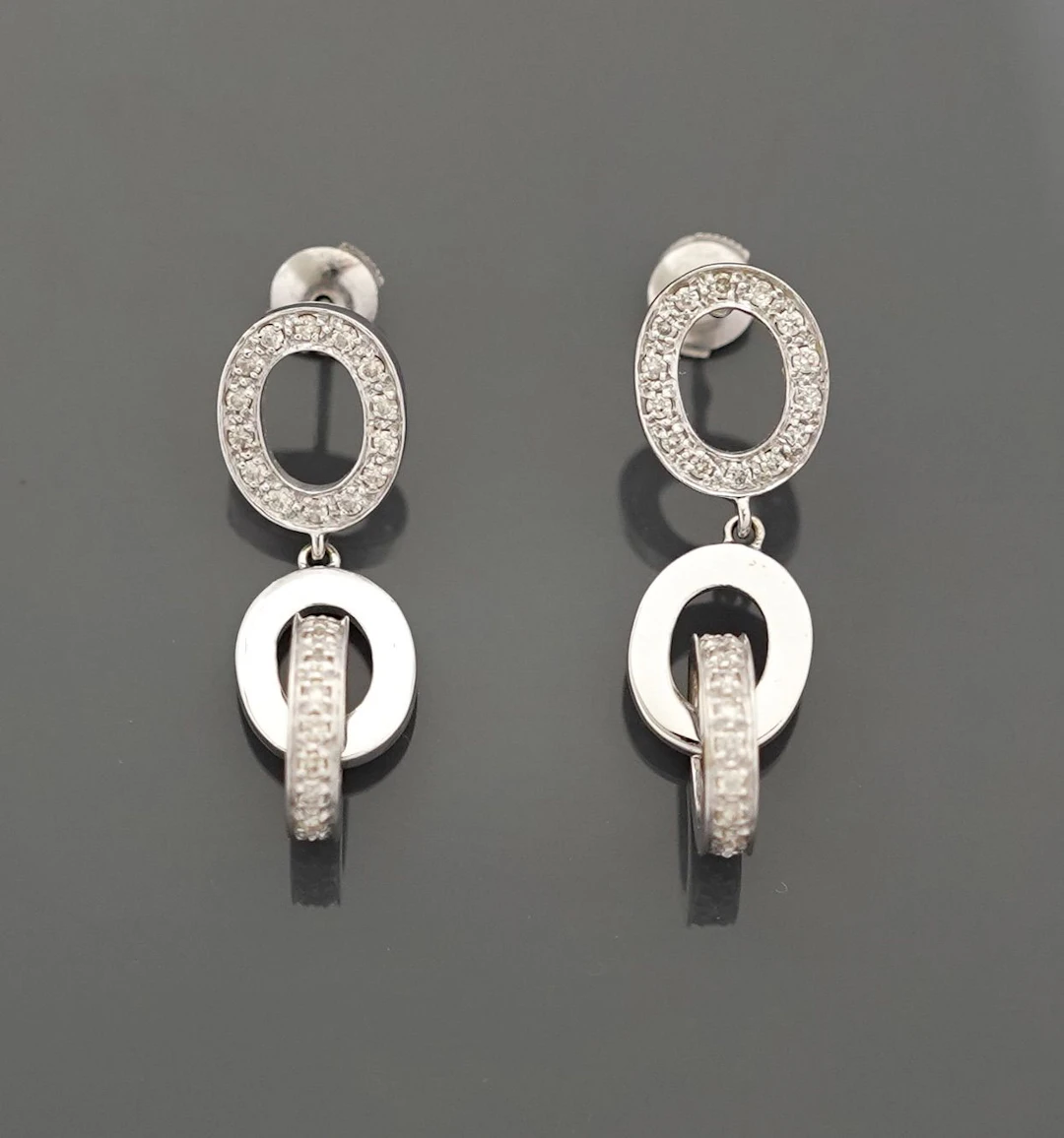 A pair of 18k white gold earrings (750 fineness) featuring a - Lot 256
