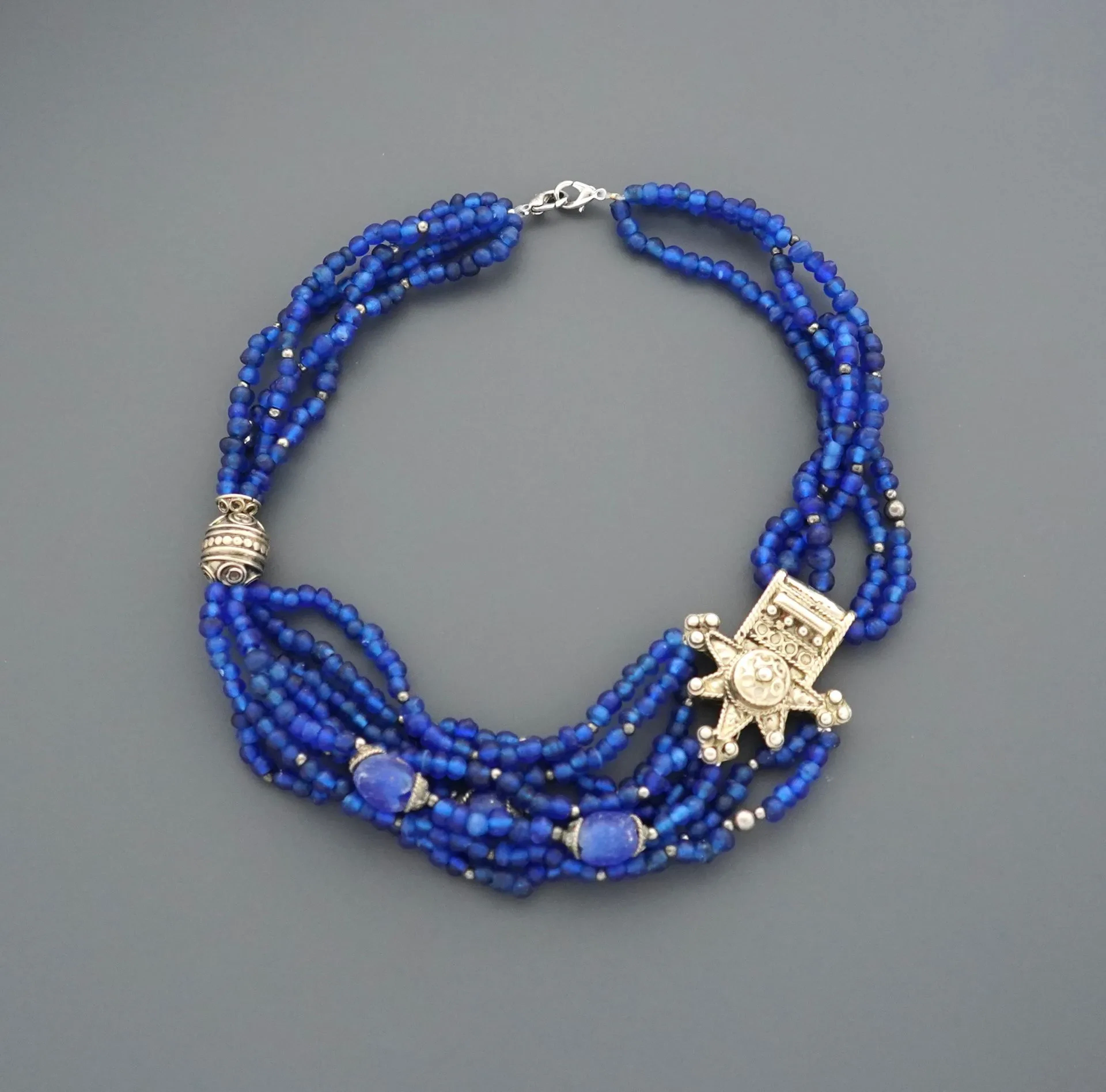 Metal and copper choker necklace made of midnight-blue glass - Lot 98