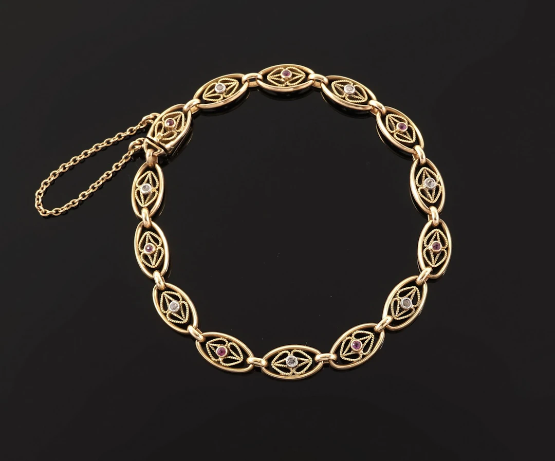 18k yellow gold bracelet (750 parts per thousand) with filig - Lot 116