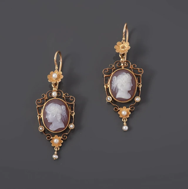 Pair of 18k yellow gold earrings (750 parts per thousand) fe - Lot 160