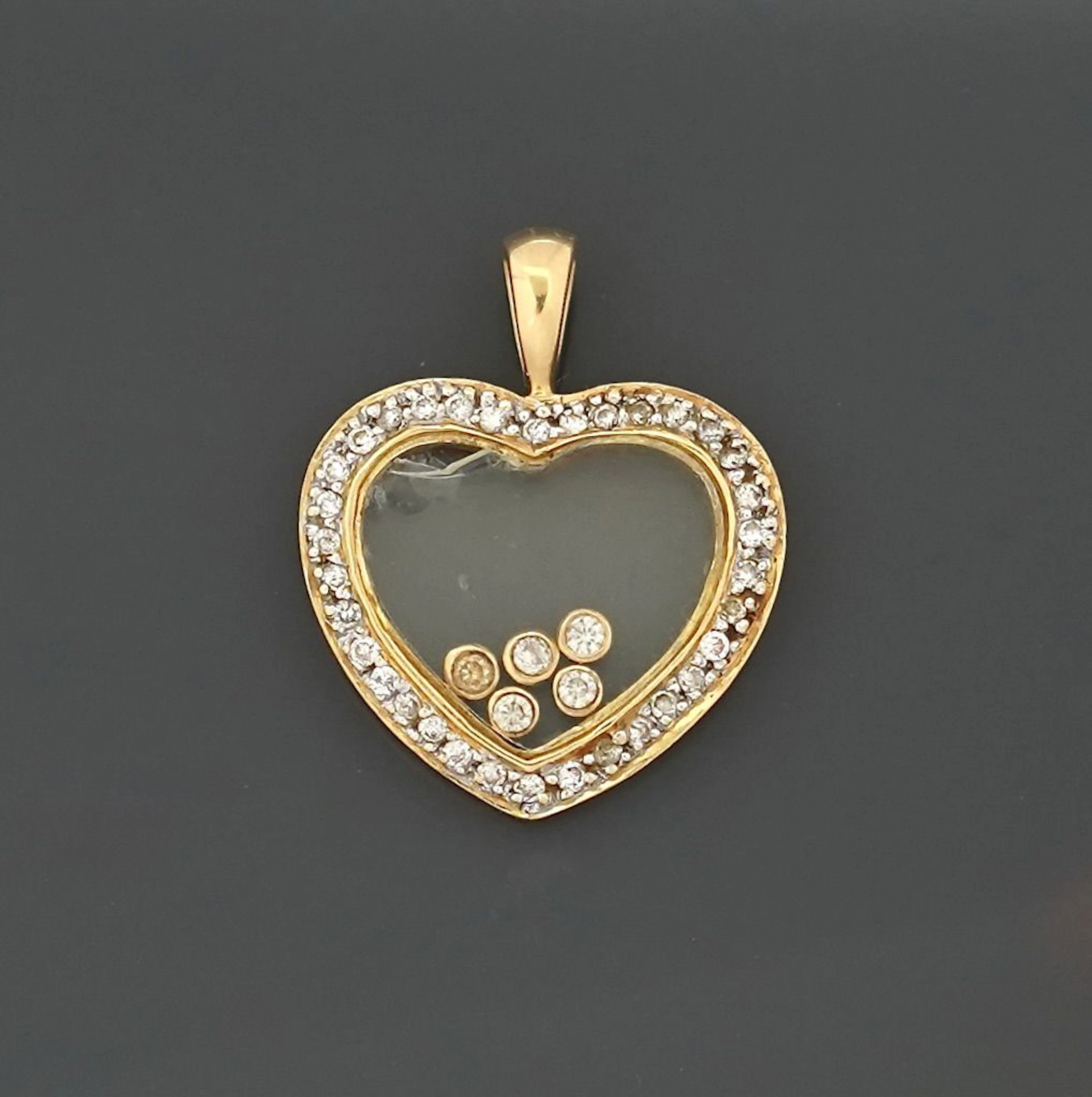 18k yellow gold (750) heart-shaped pendant set with modern-c - Lot 273