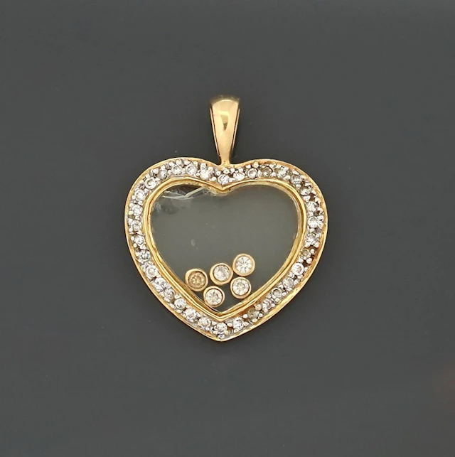 18k yellow gold (750) heart-shaped pendant set with modern-c - Lot 273