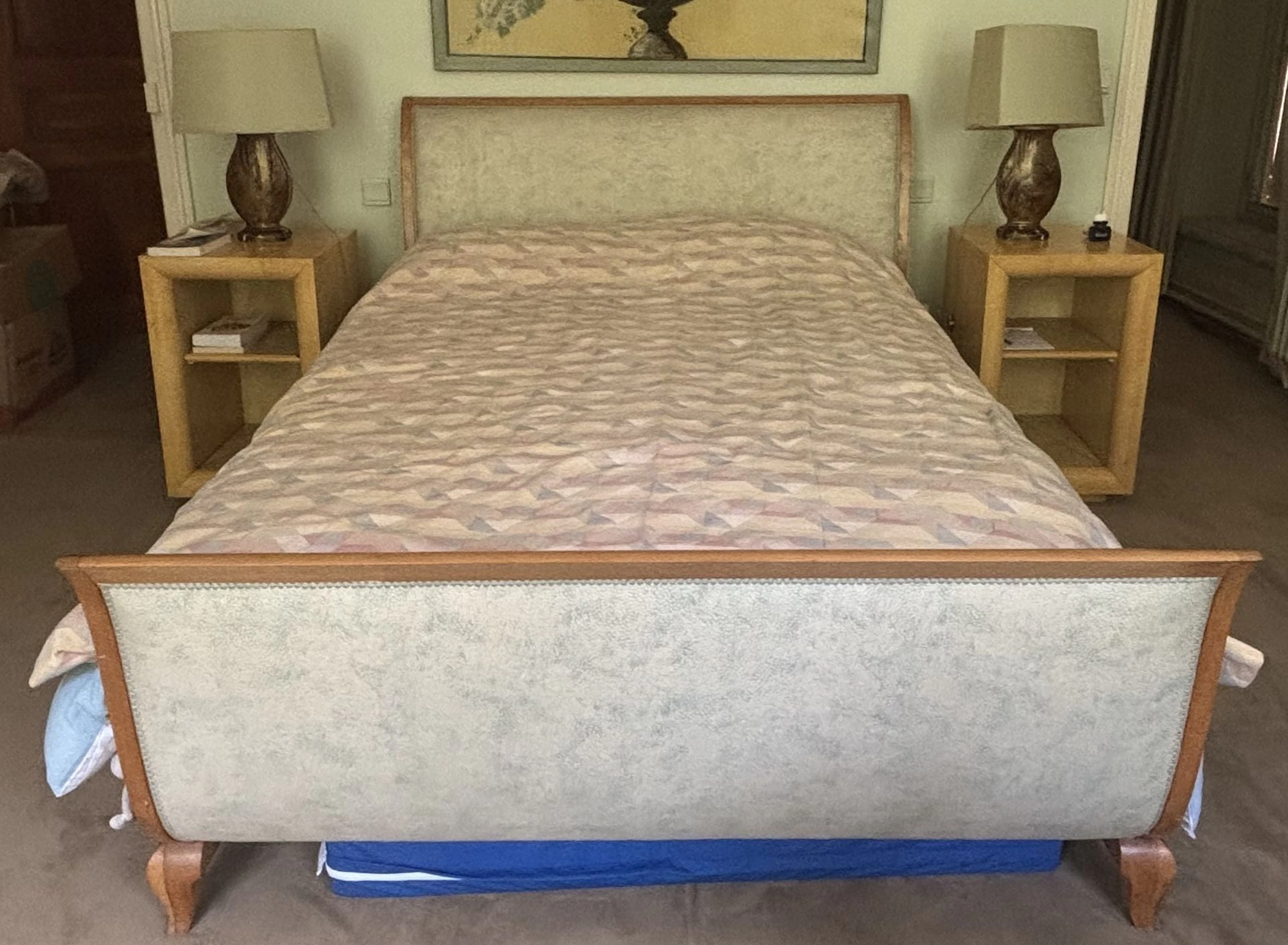 Bedroom furniture from the 1940s–1950s, including: - Lot 639