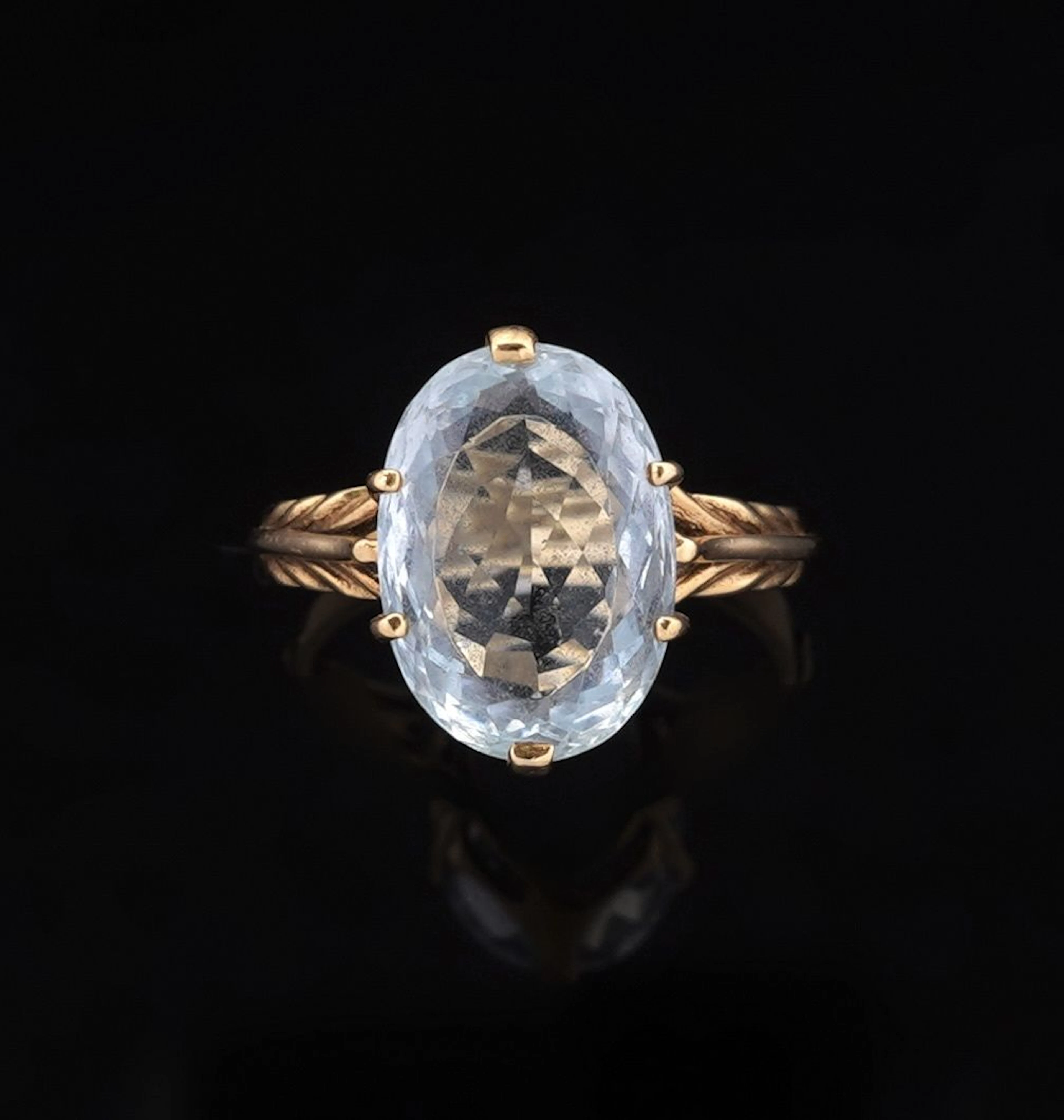 18k yellow gold ring (750 parts per thousand) set with an ov - Lot 192
