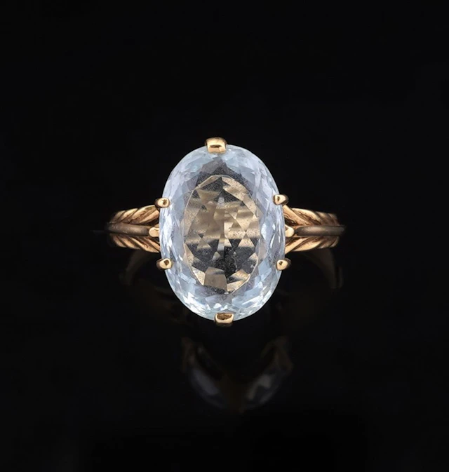 18k yellow gold ring (750 parts per thousand) set with an ov - Lot 192