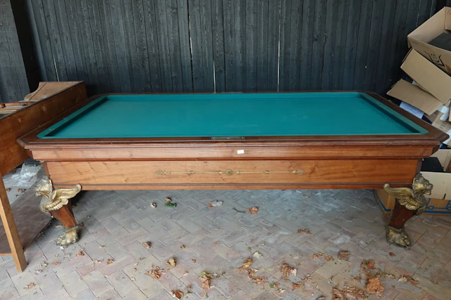 Precision billiard table by Hyacinthe Lyon, gold and silver - Lot 613