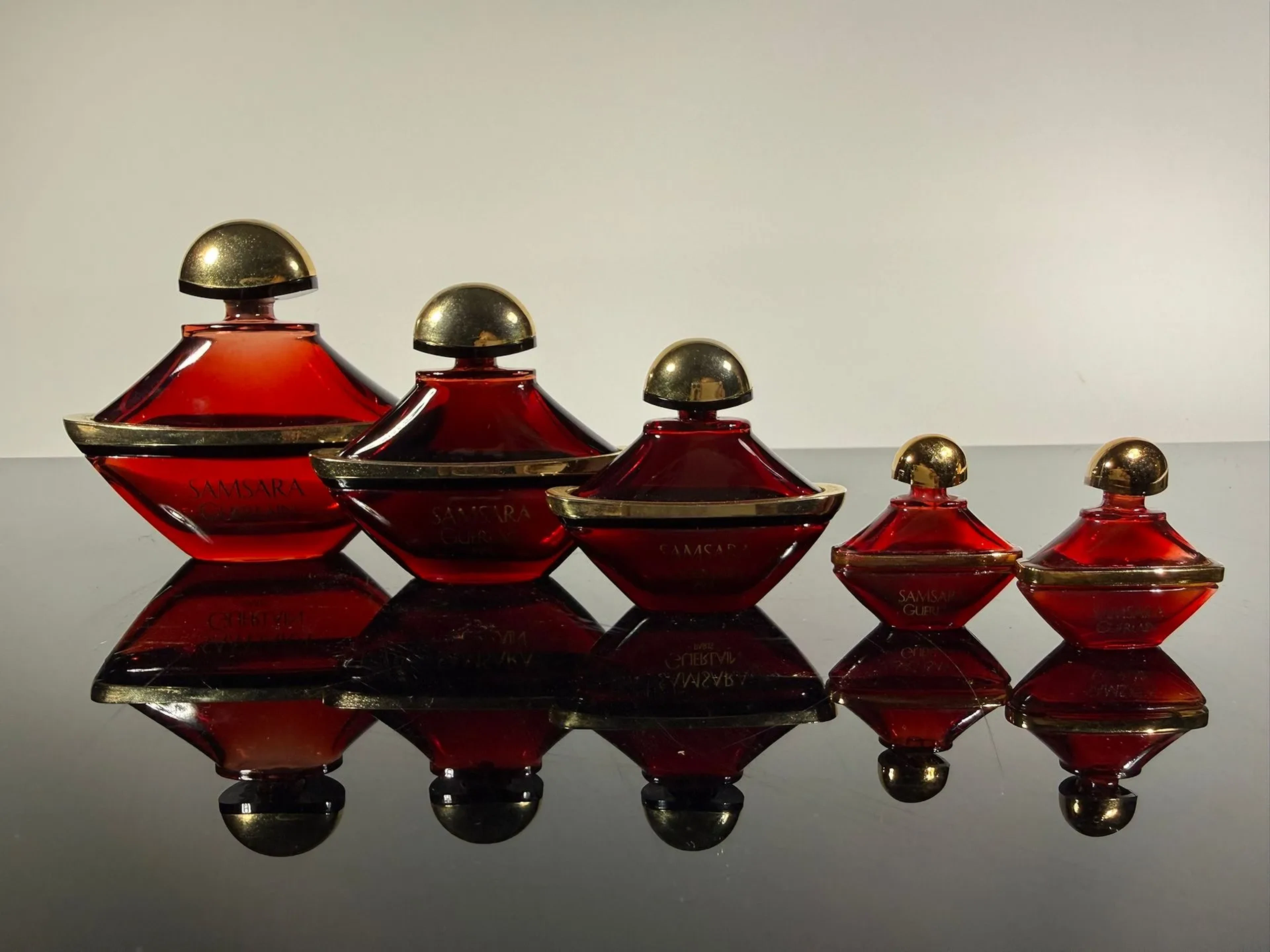 Set of 36 perfume bottles including: - Lot 252