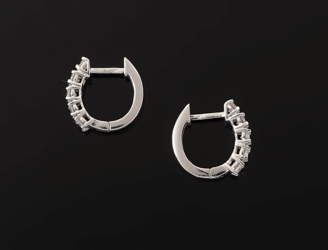 A pair of 18k white gold earrings (750) each set with 5 mode - Lot 284