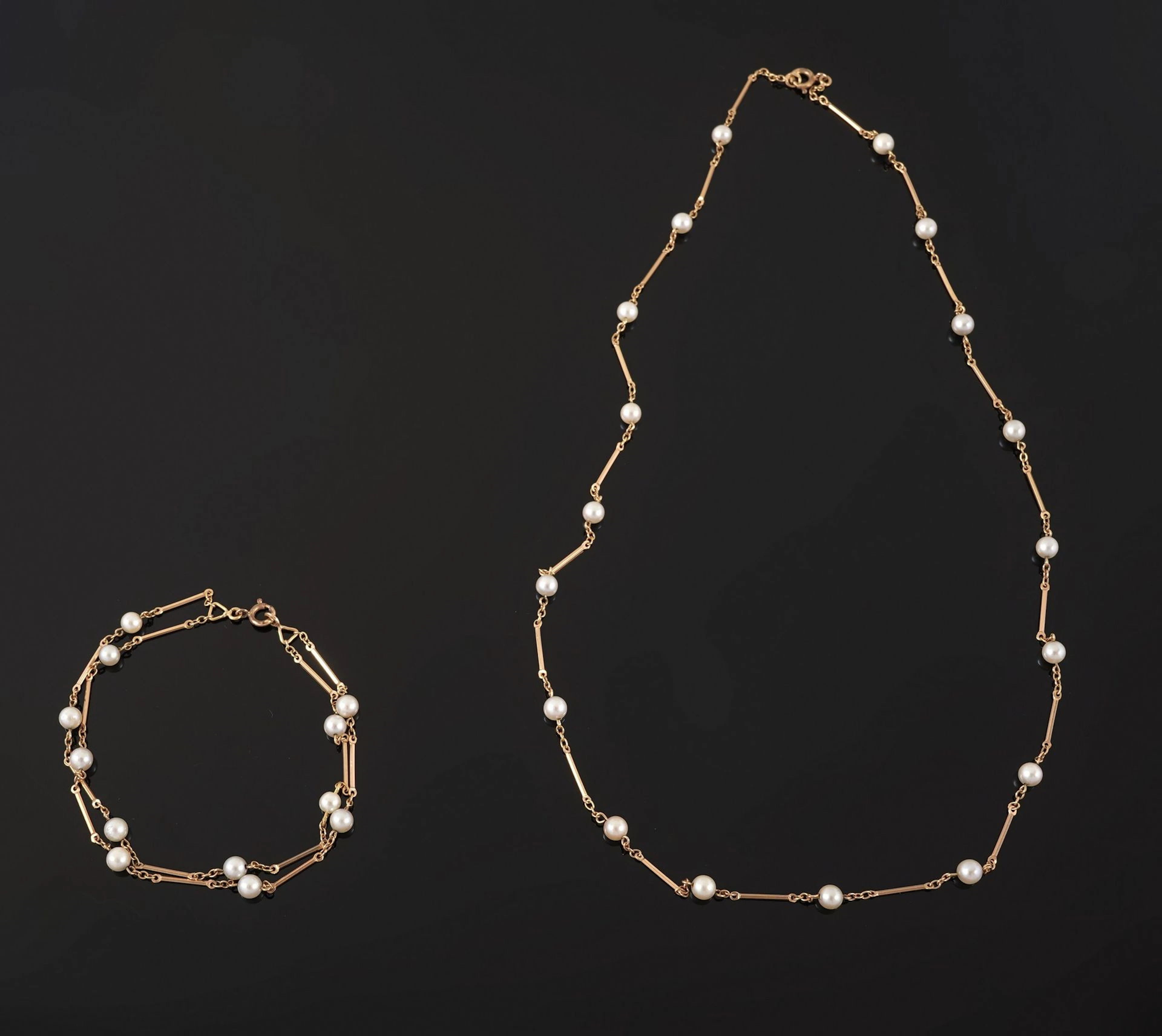 A matching set in 18k yellow gold (750 parts per thousand) c - Lot 88