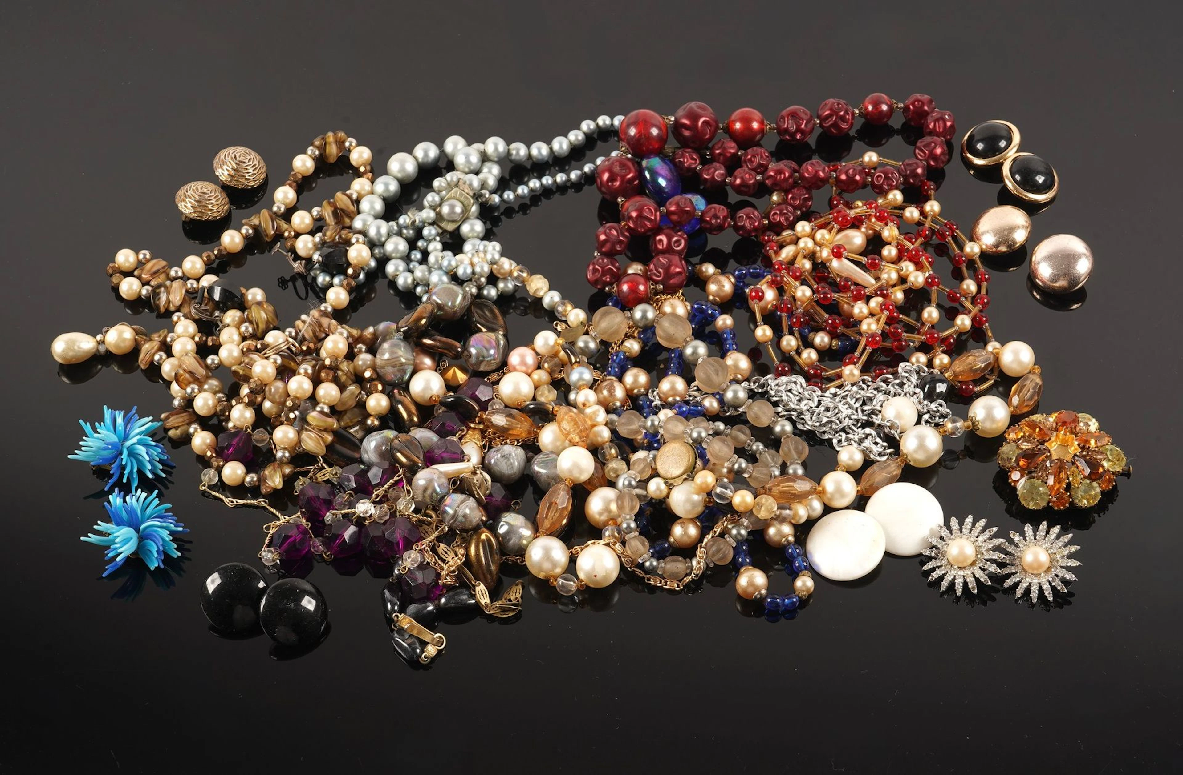 A large collection of costume jewelry, including numerous pe - Lot 52