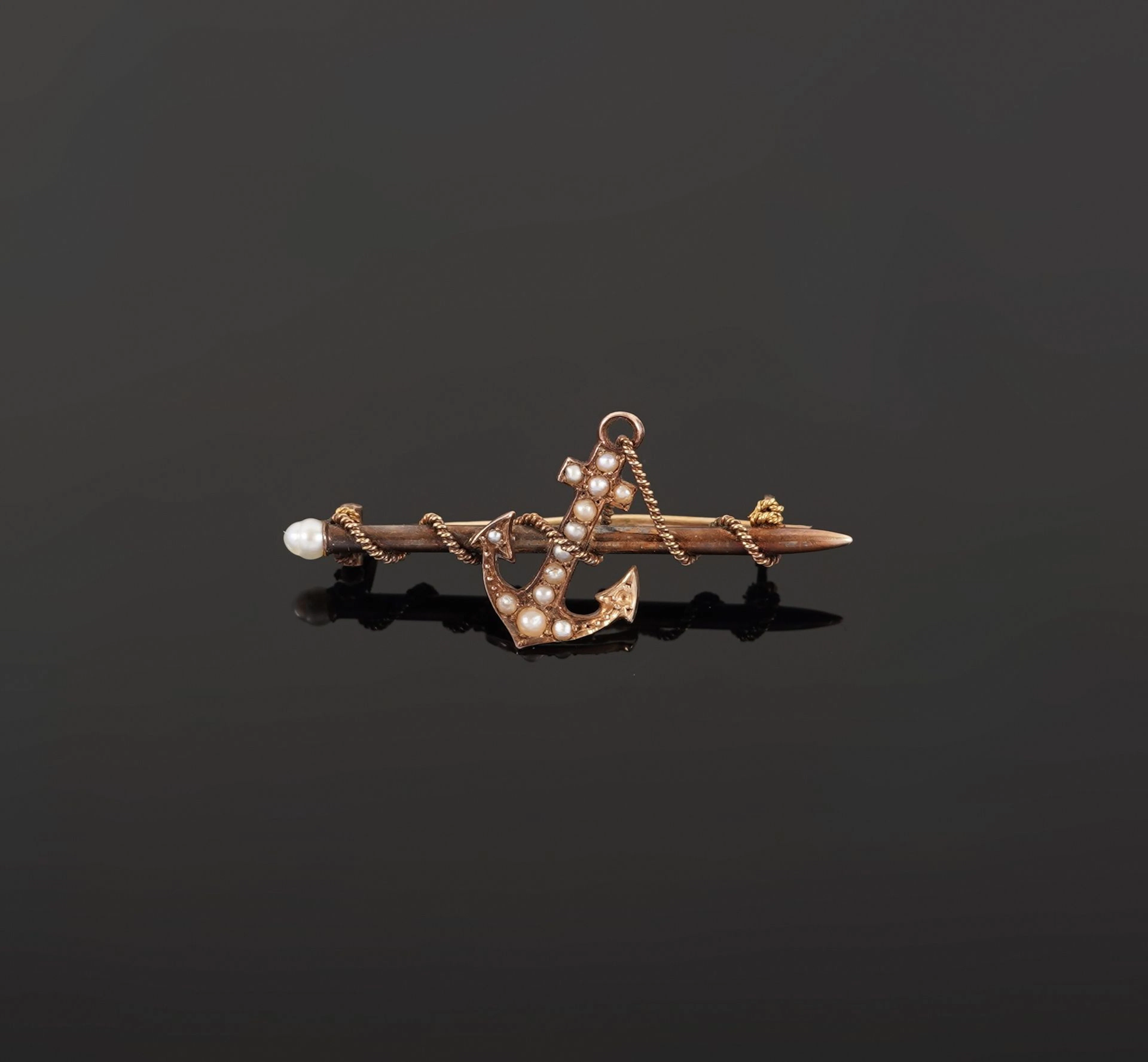 18k rose gold brooch (750 parts per thousand) featuring an a - Lot 145