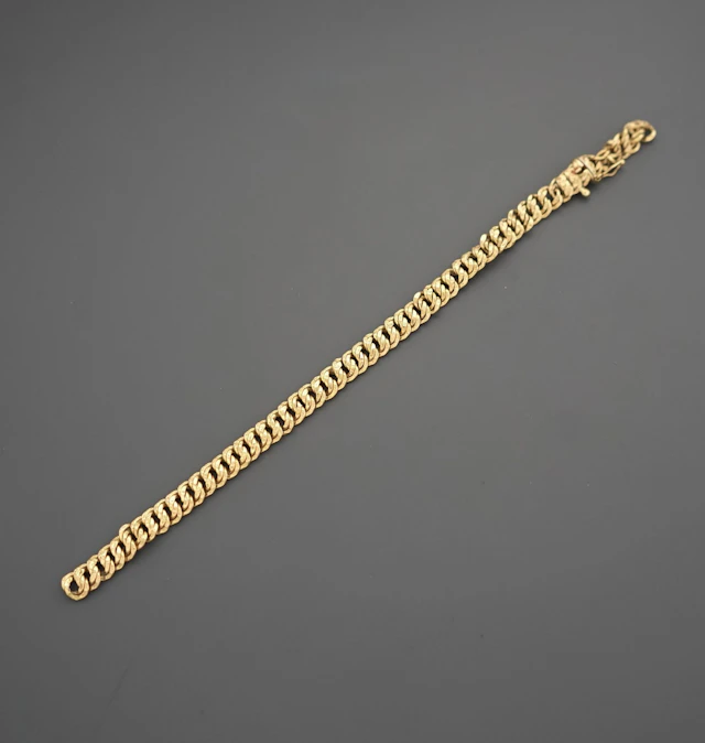 Bracelet in 18K yellow gold 750 thousandths with chased Amer - Lot 179