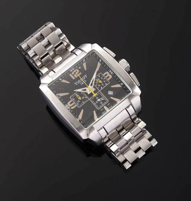 TISSOT - Lot 376