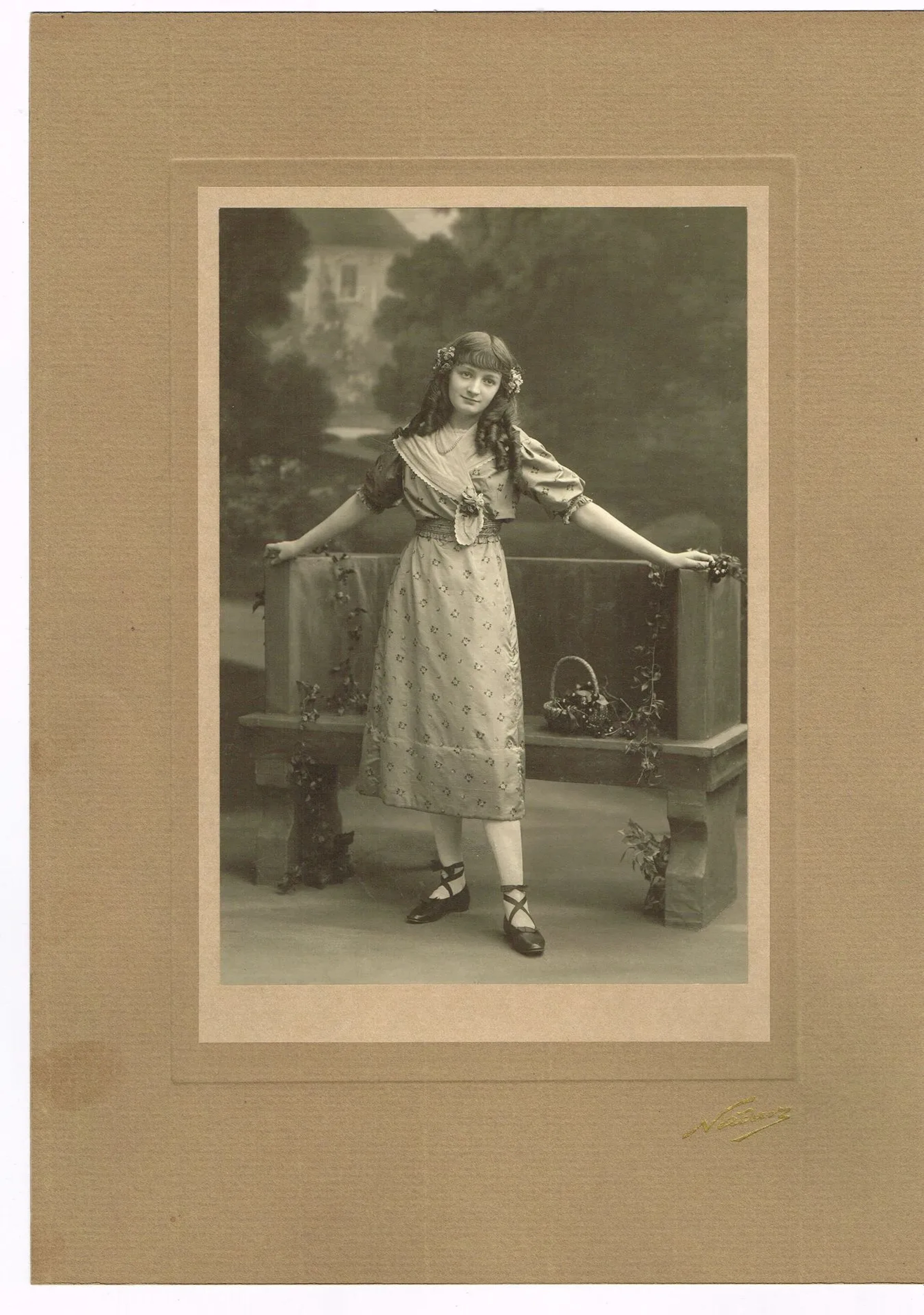 NADAR (Félix Tournachon, known as, 1820–1910, photographer) - Lot 446
