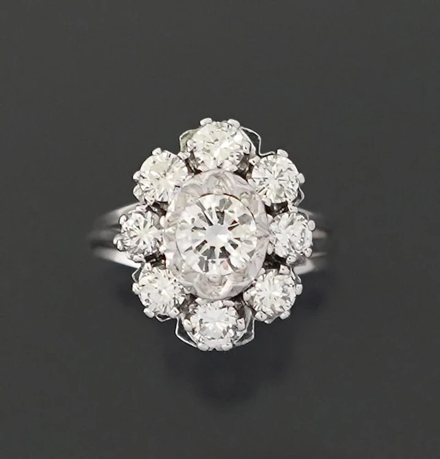 An 18K rhodium-plated white gold ring (750 parts per thousan - Lot 275