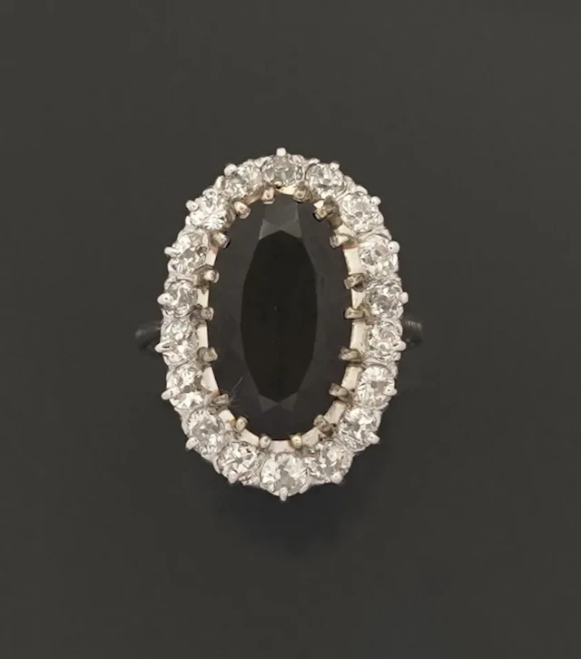 An 18k white gold (750) and platinum (850) ring set with a l - Lot 309