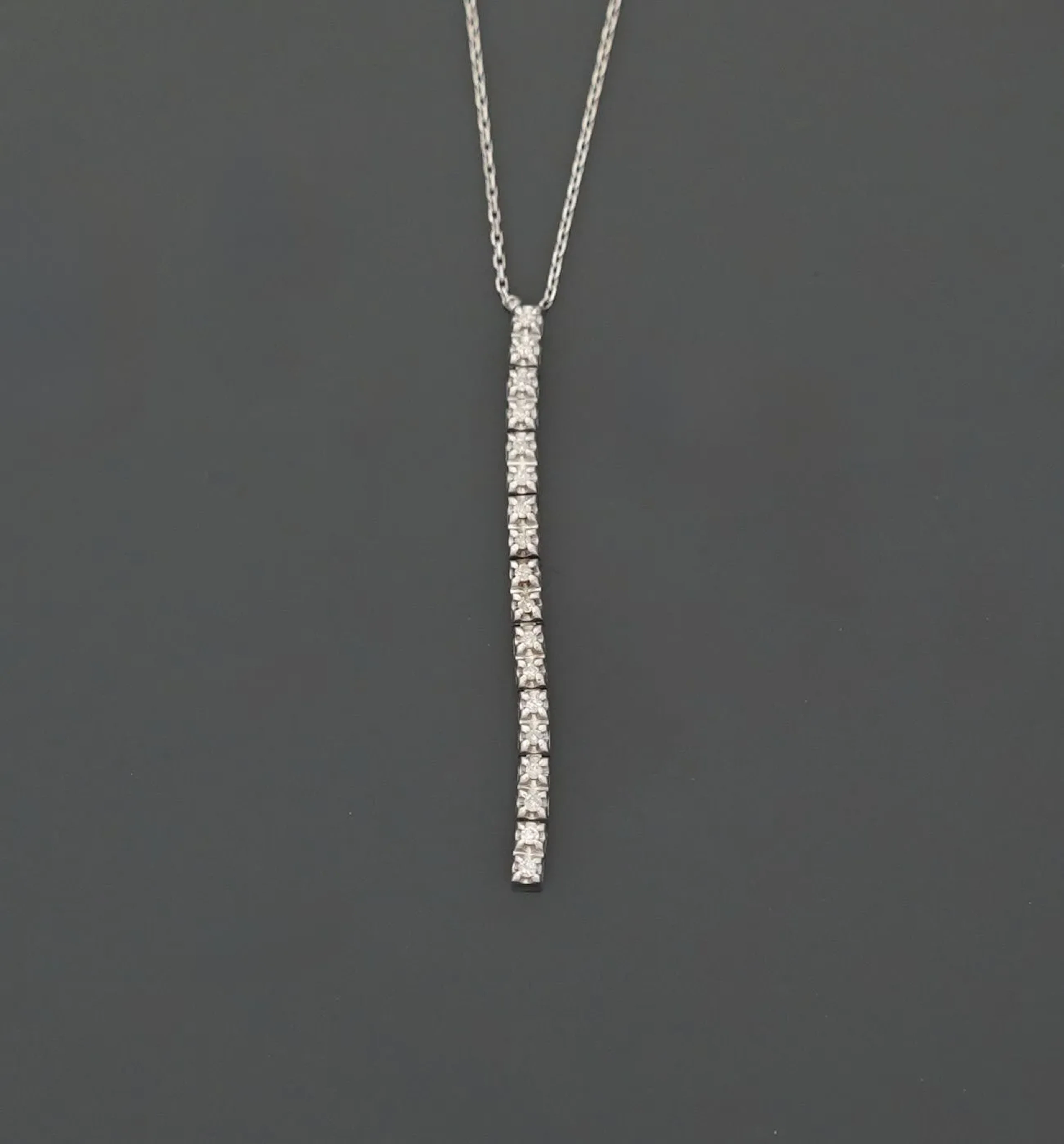 An 18k white gold (750) necklace with a forçat chain, set wi - Lot 283