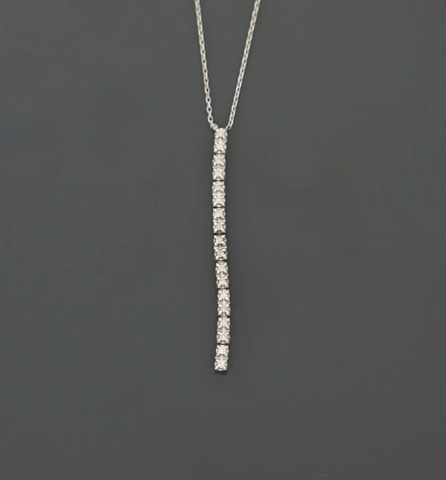 An 18k white gold (750) necklace with a forçat chain, set wi - Lot 283