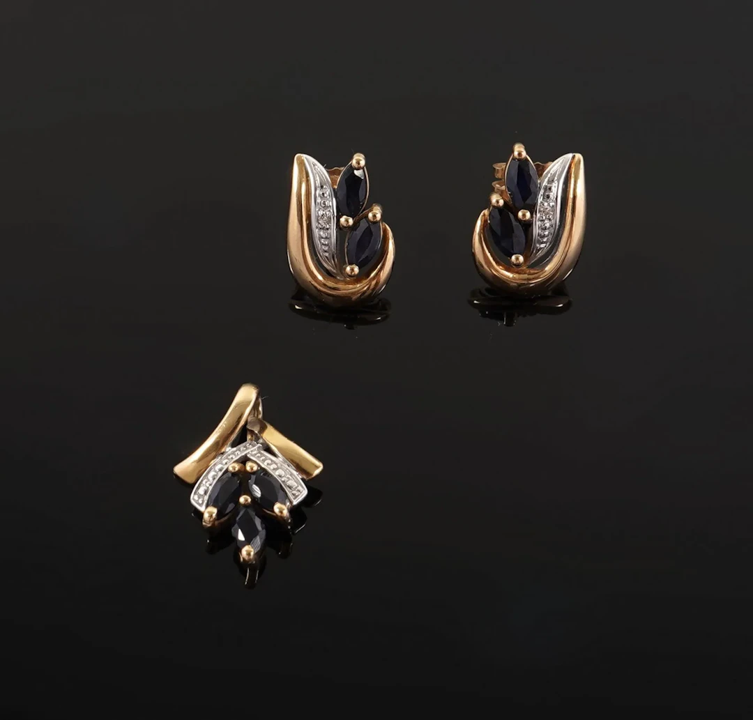 A two-piece set in two shades of 18k yellow and white gold ( - Lot 212