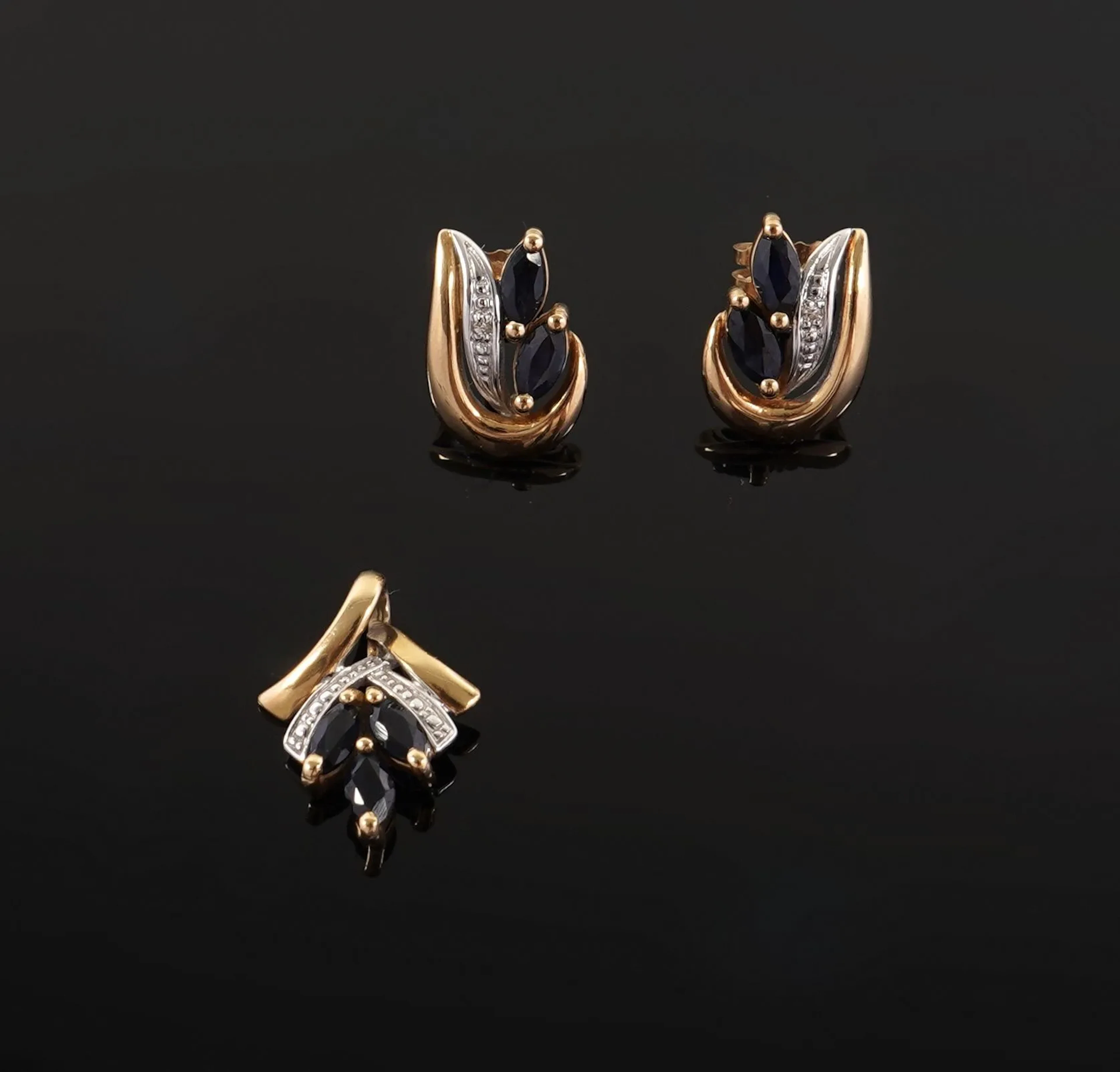 A two-piece set in two shades of 18k yellow and white gold ( - Lot 212